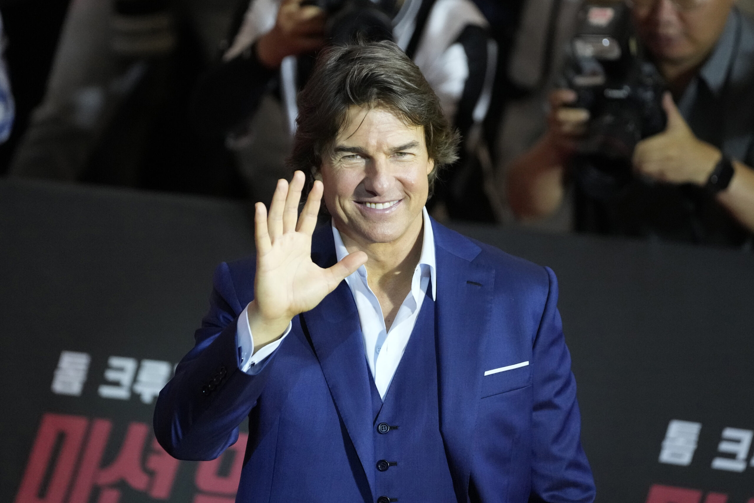 tom-cruise's-daughter-decides-to-drop-her-father's-last-name-at-her-graduation