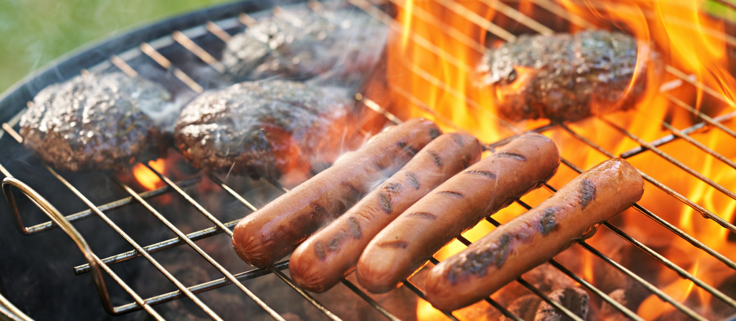 prepare-hot-dogs-faster-on-the-grill-with-this-hack
