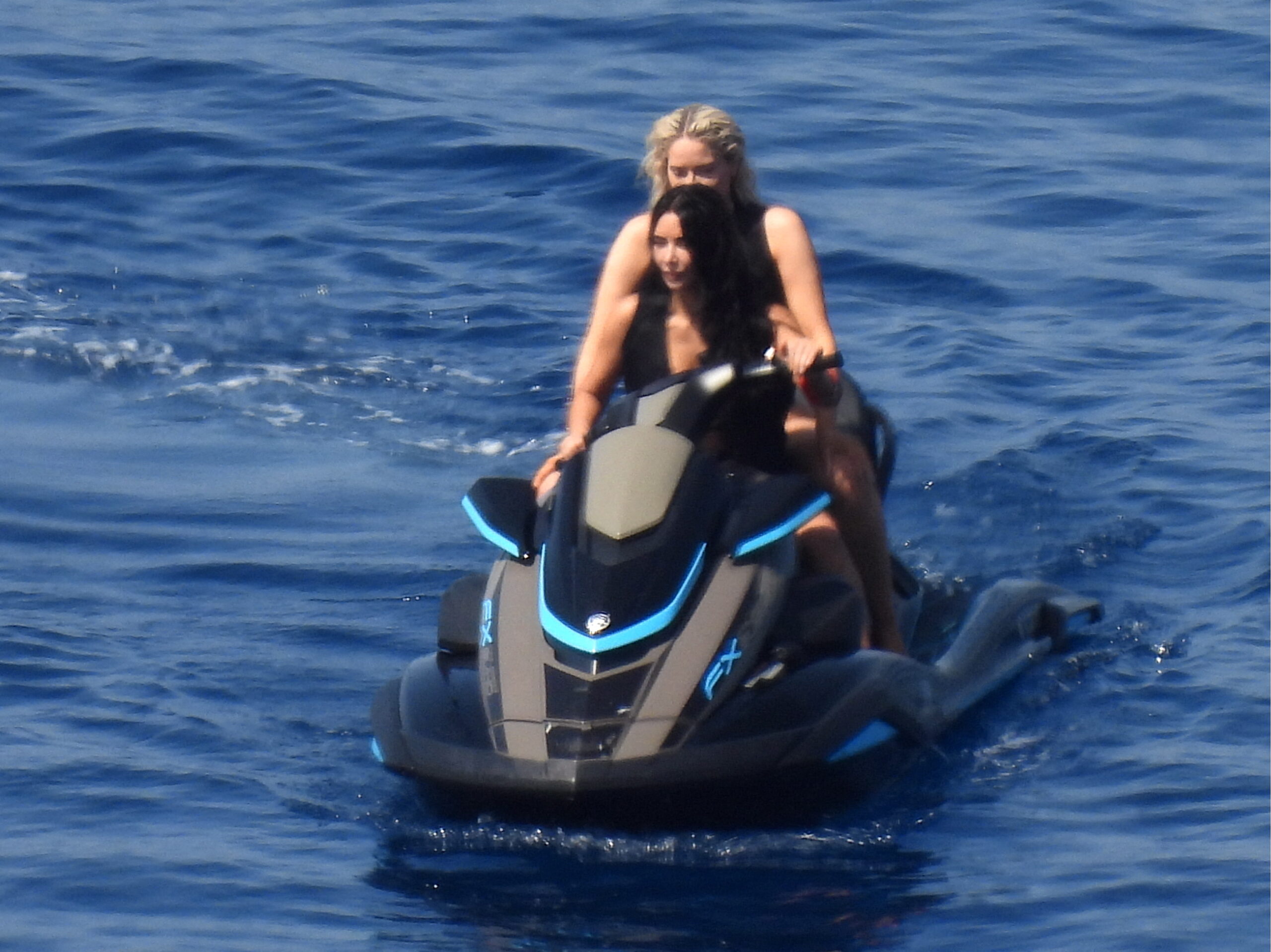 what-is-the-yacht-on-which-kim-kardashian-and-jeff-bezos-are-touring-greece?