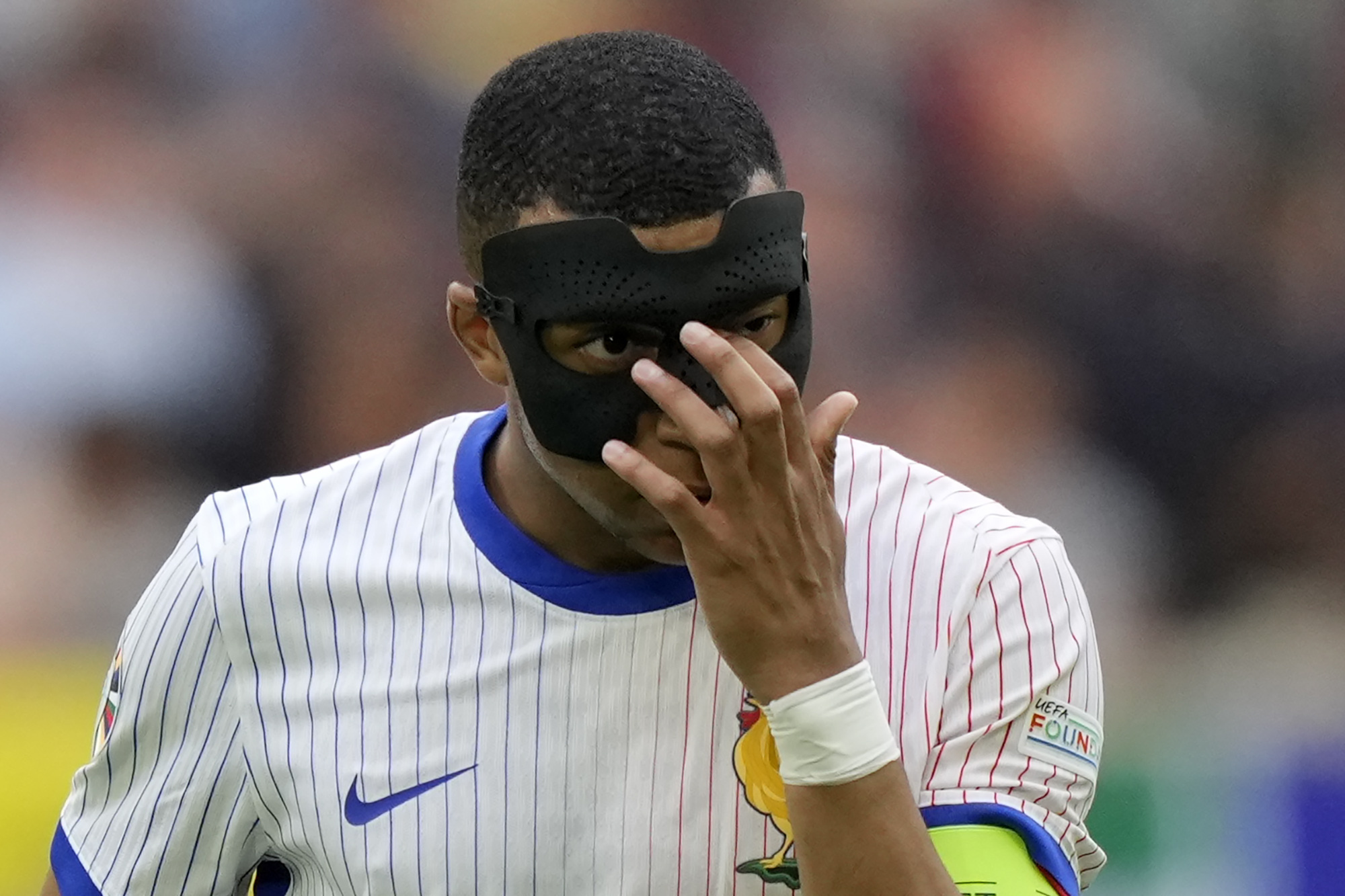 kylian-mbappe-on-wearing-a-mask-at-matches:-“it’s-an-absolute-horror”