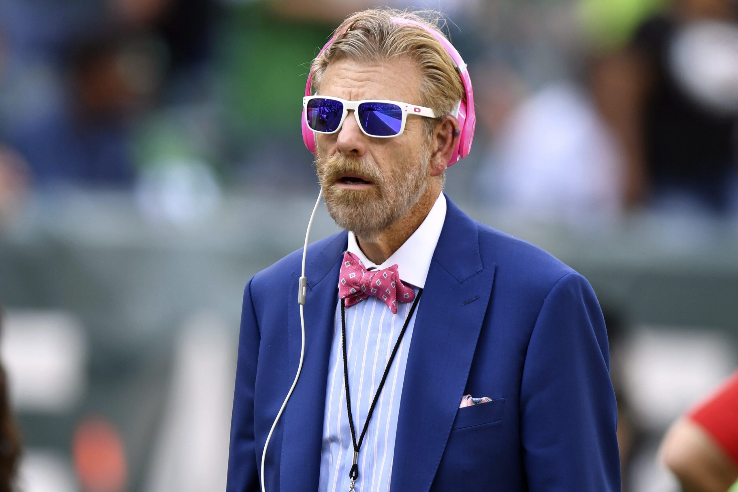 philadelphia-phillies-suspend-famed-broadcaster-howard-eskin-for-non-consensual-kiss-with-employee