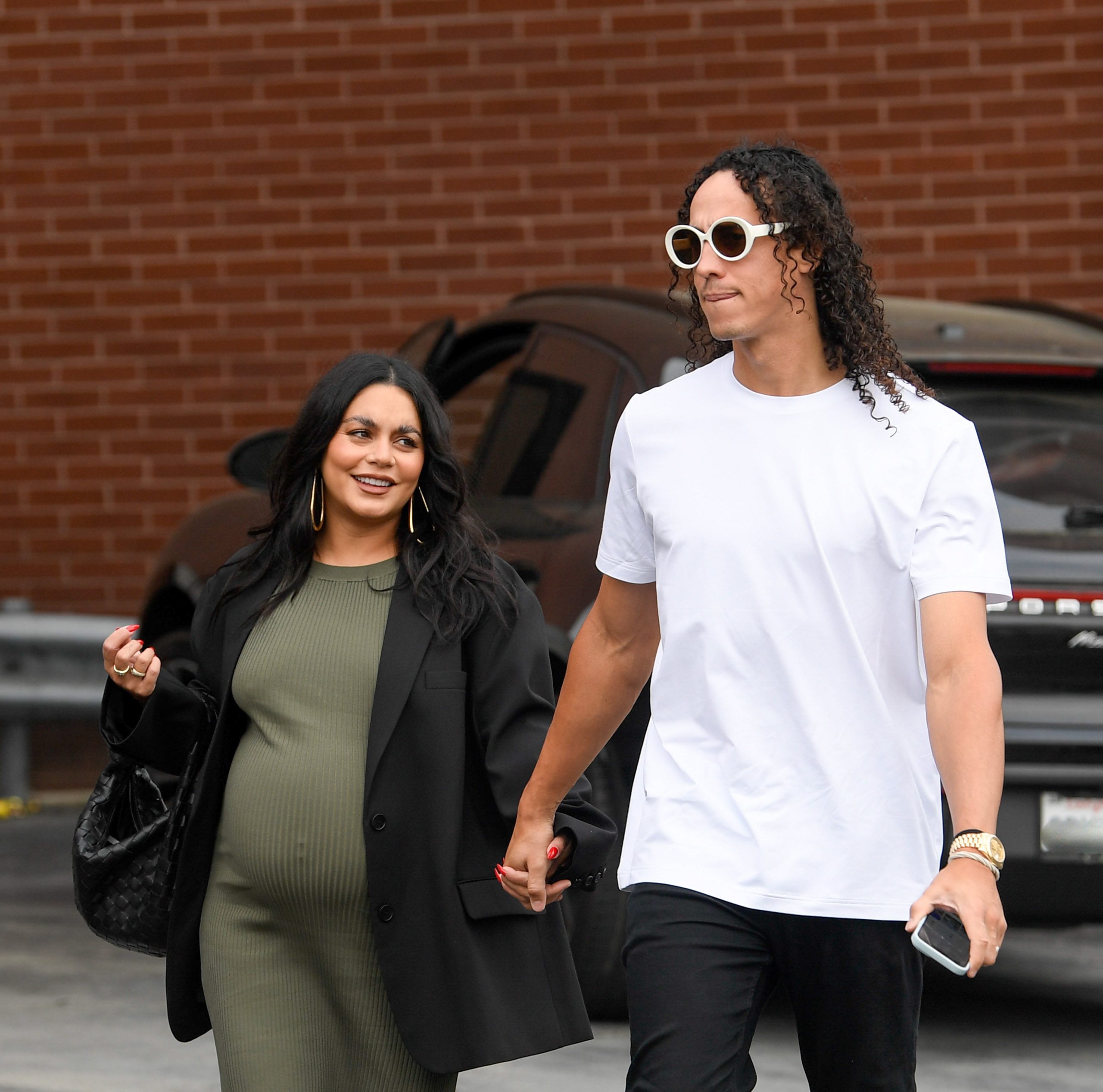 photos:-vanessa-hudgens-becomes-a-mother-with-cole-tucker