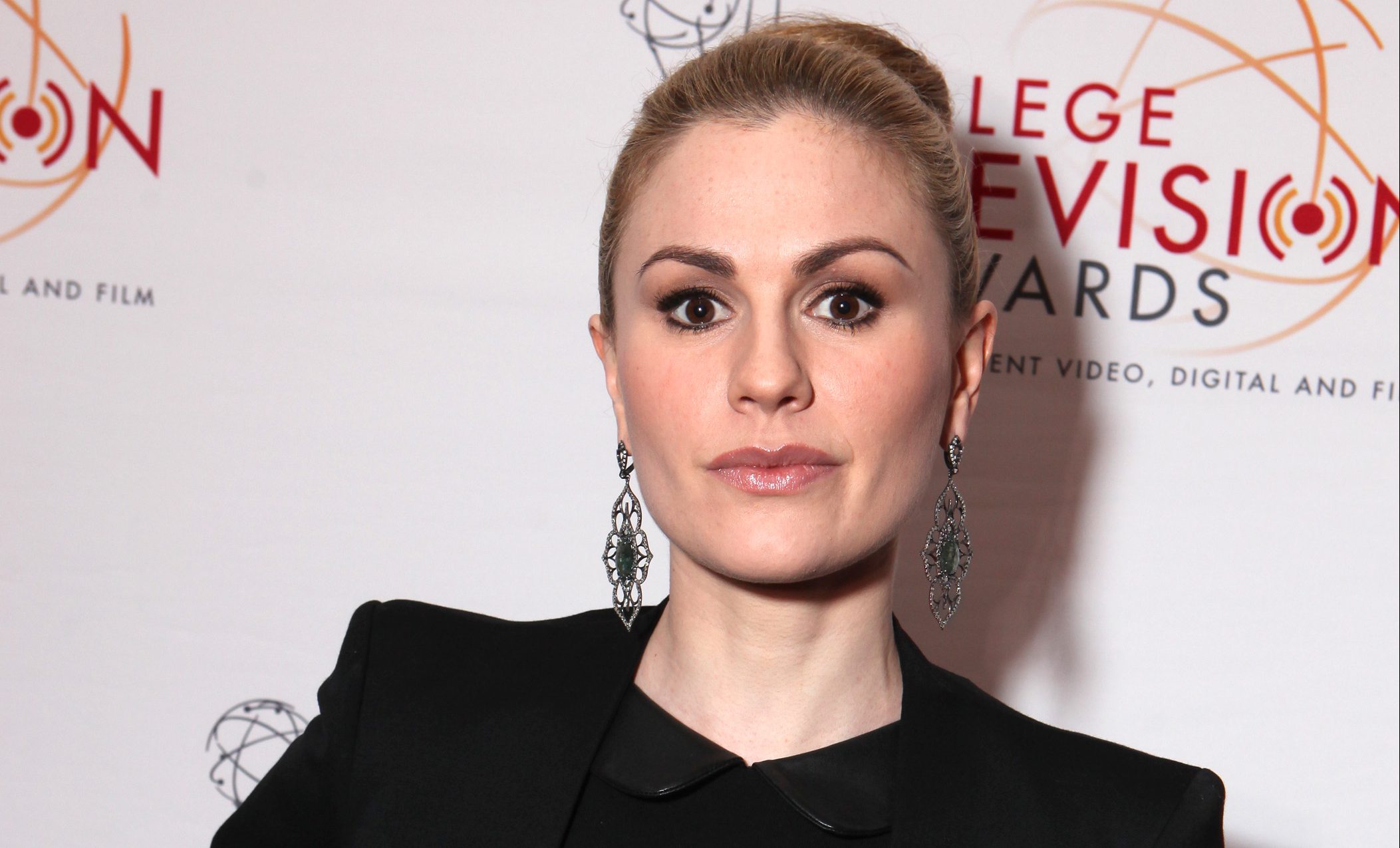 anna-paquin-reduced-her-house's-value-to-$7-million