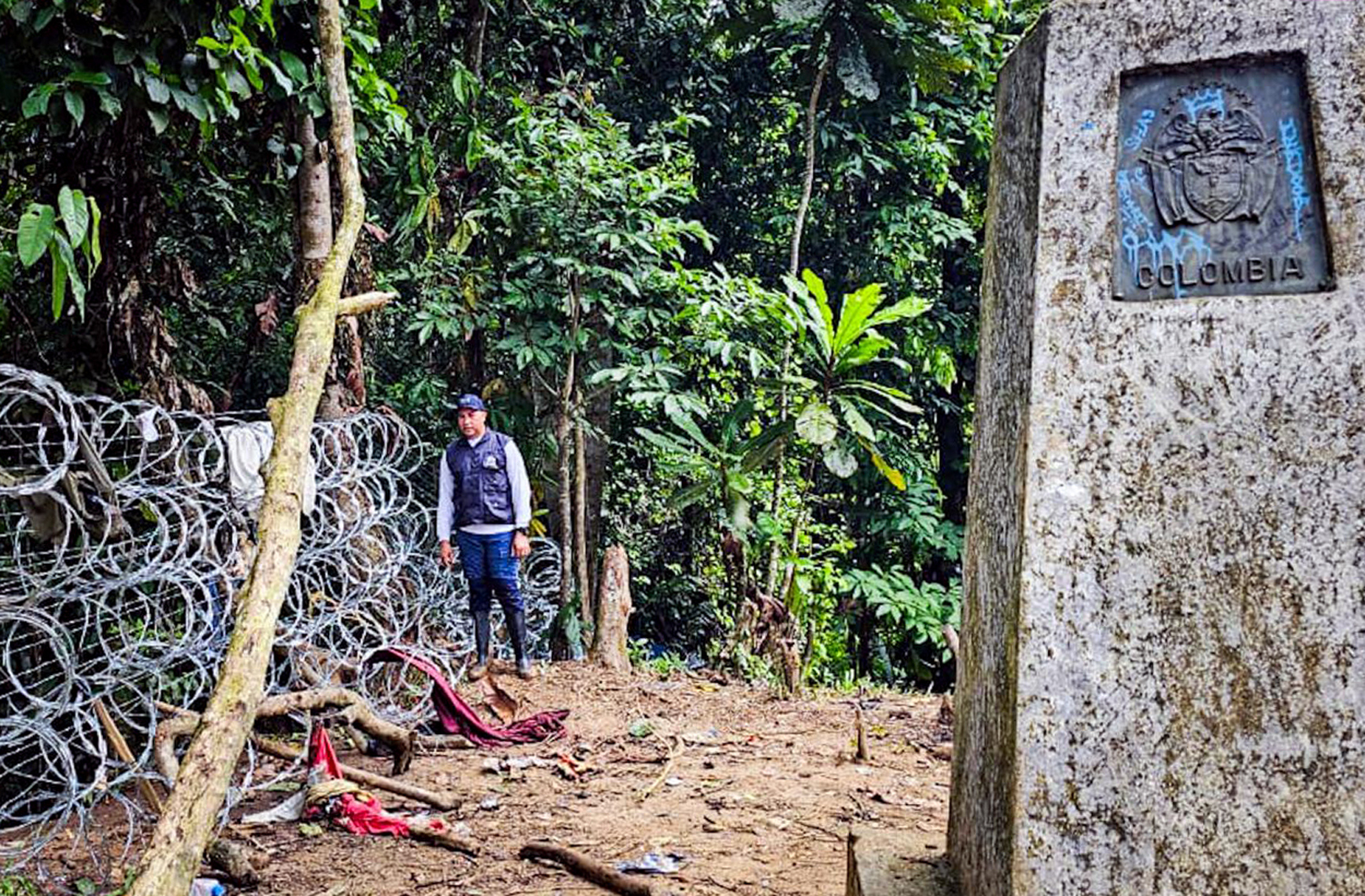 how-did-colombia-react-to-the-closure-of-the-darien-border-crossings-with-barbed-wire?