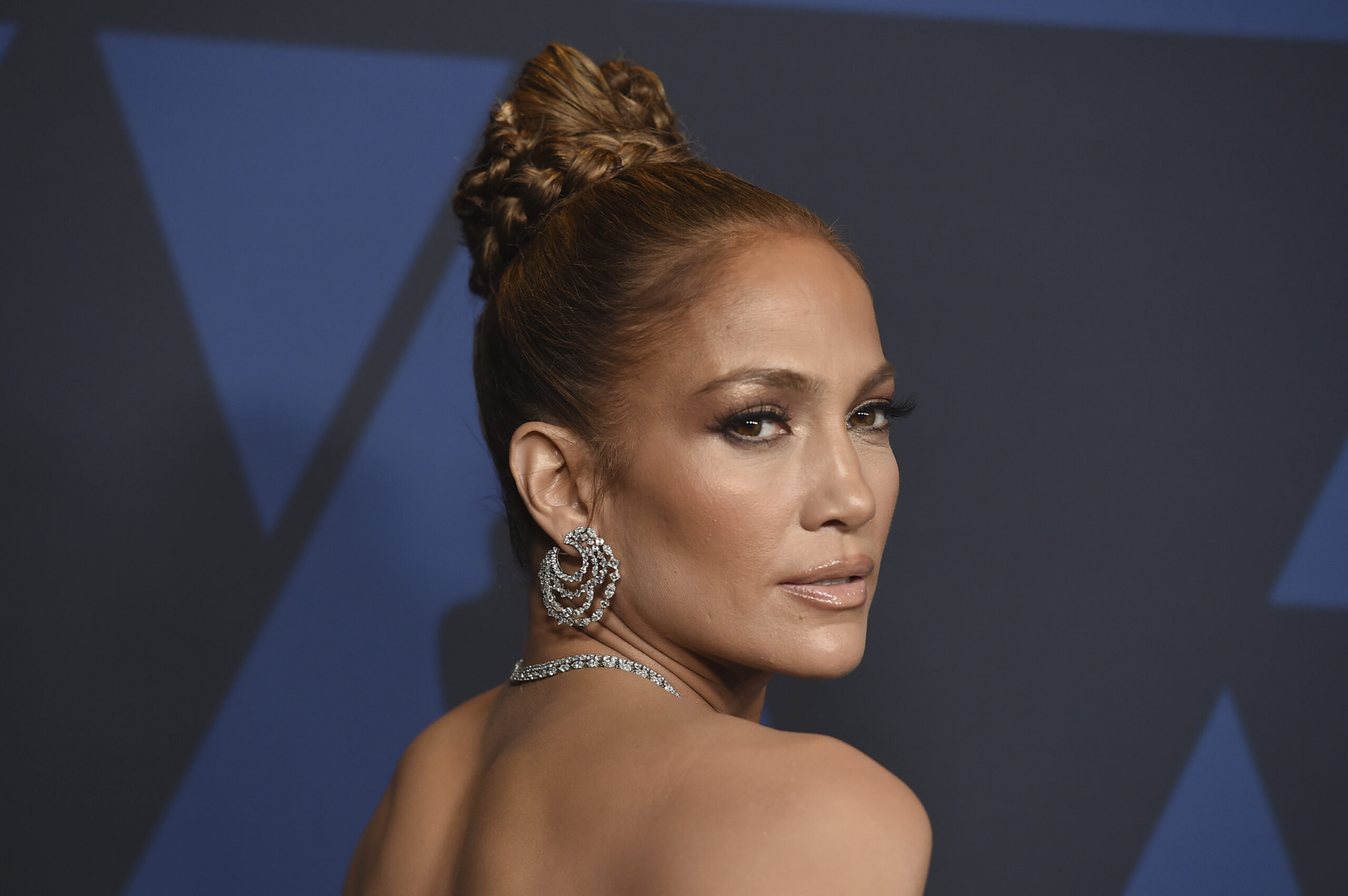 jennifer-lopez-spent-the-weekend-in-southampton