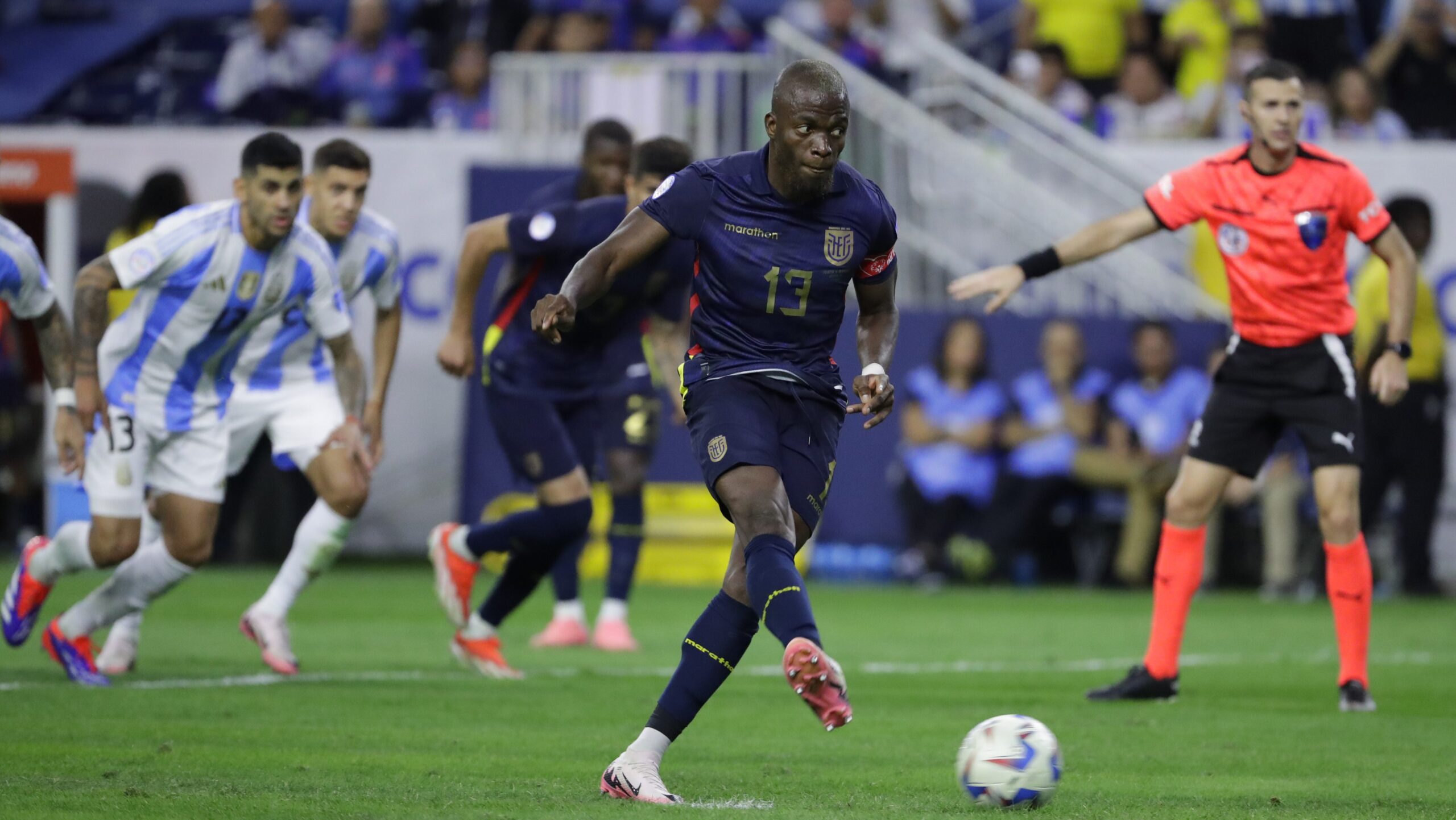 fan-tried-to-attack-ecuadorian-enner-valencia-for-missing-a-penalty-[video]