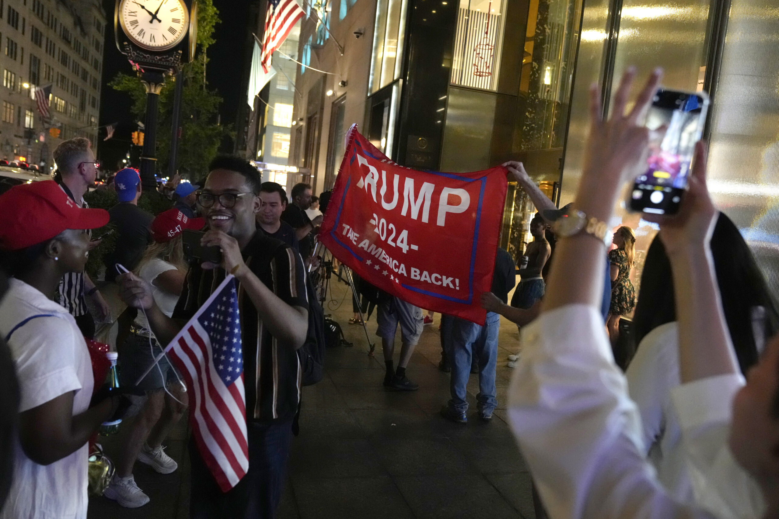 thirty-people-held-a-vigil-at-trump-tower-in-new-york-after-the-attack