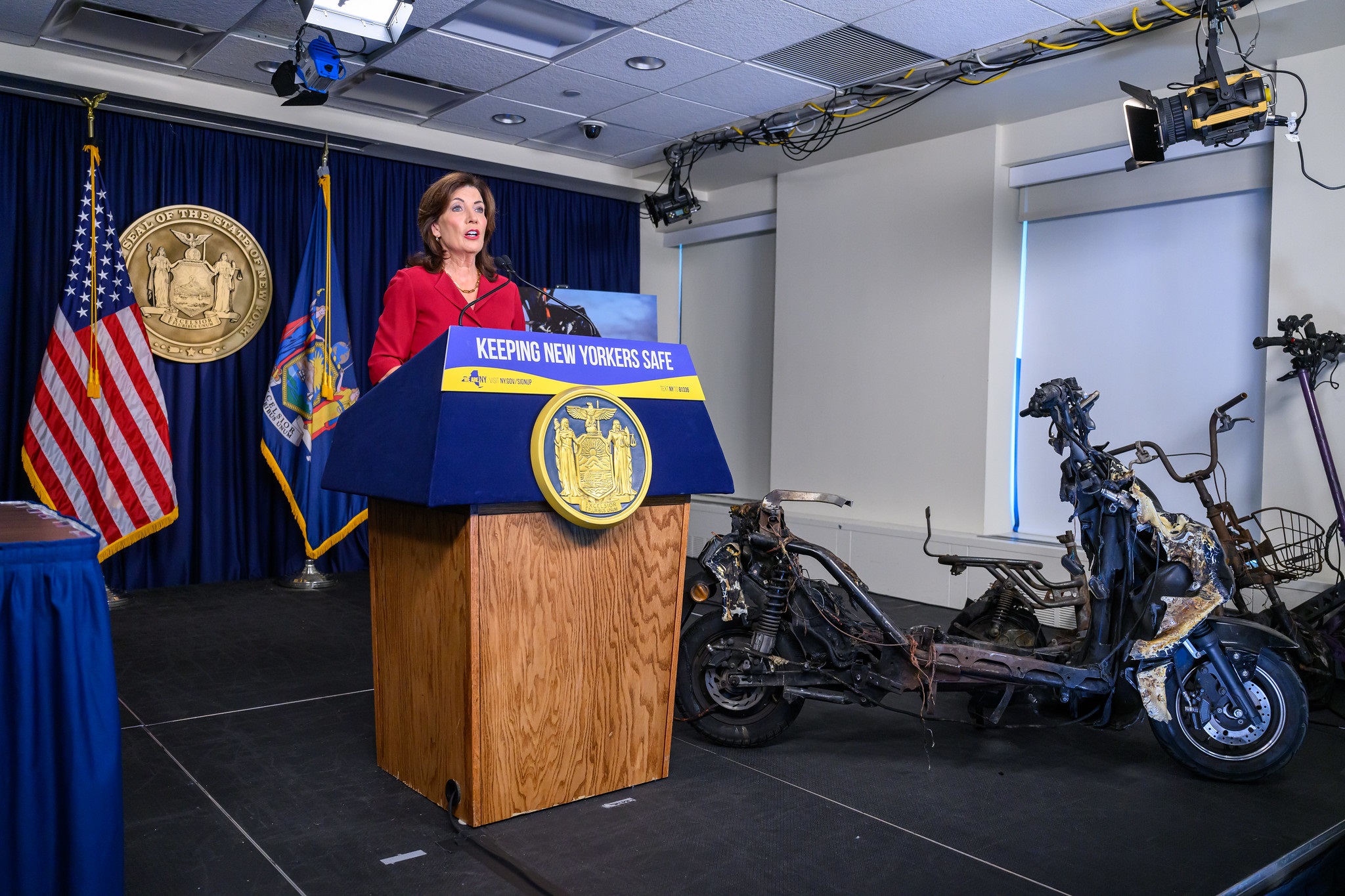 new-york-enacts-legislation-to-encourage-safe-use-of-e-bikes-and-lithium-batteries