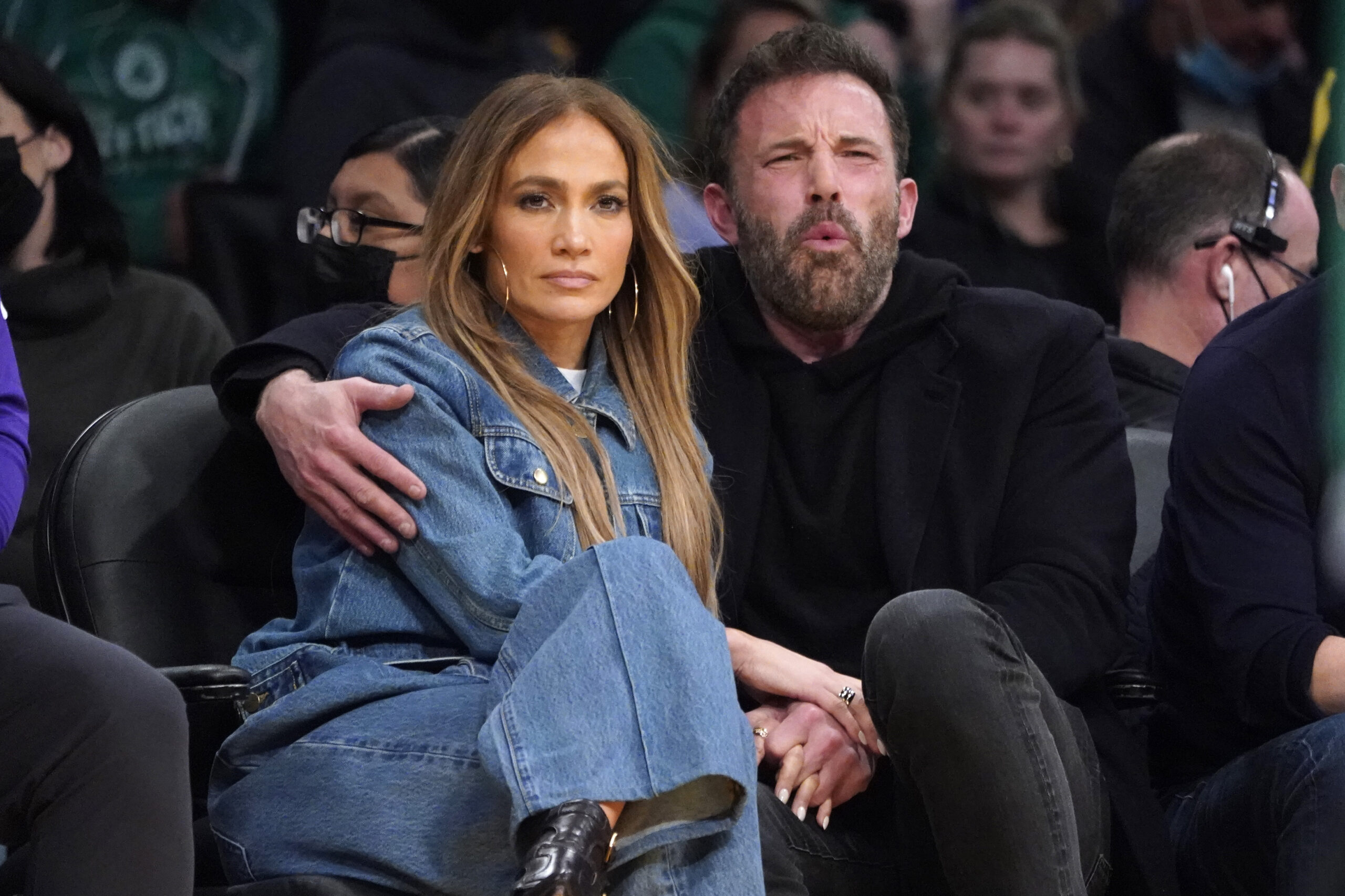 jennifer-lopez-and-ben-affleck-never-felt-“comfortable”-in-their-mansion,-it-is-revealed