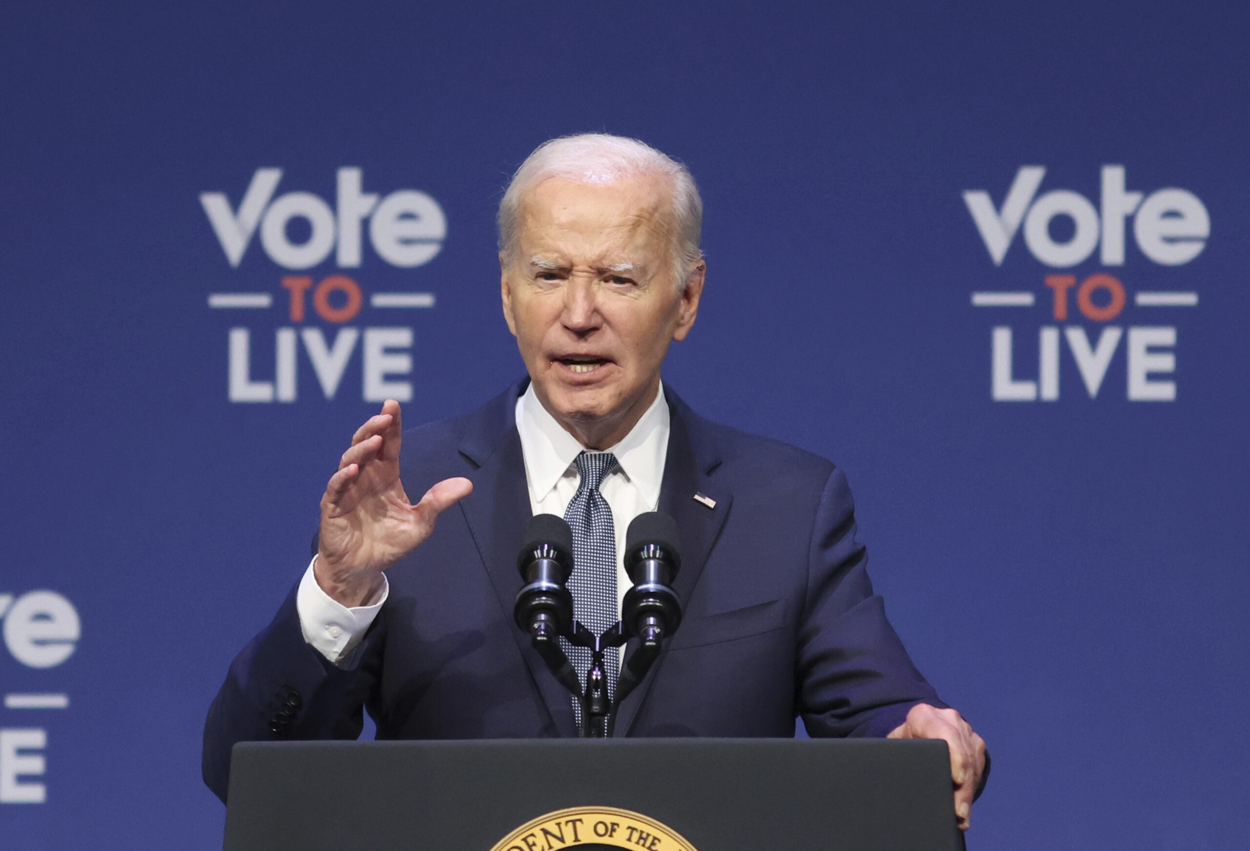 biden-still-has-“mild-symptoms”-from-covid-19,-according-to-his-doctor