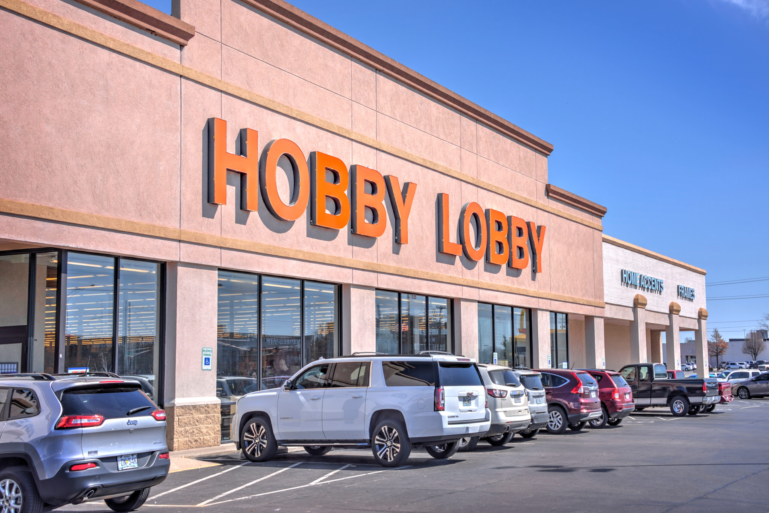 hobby-lobby-is-auctioning-off-items:-up-to-66%-off