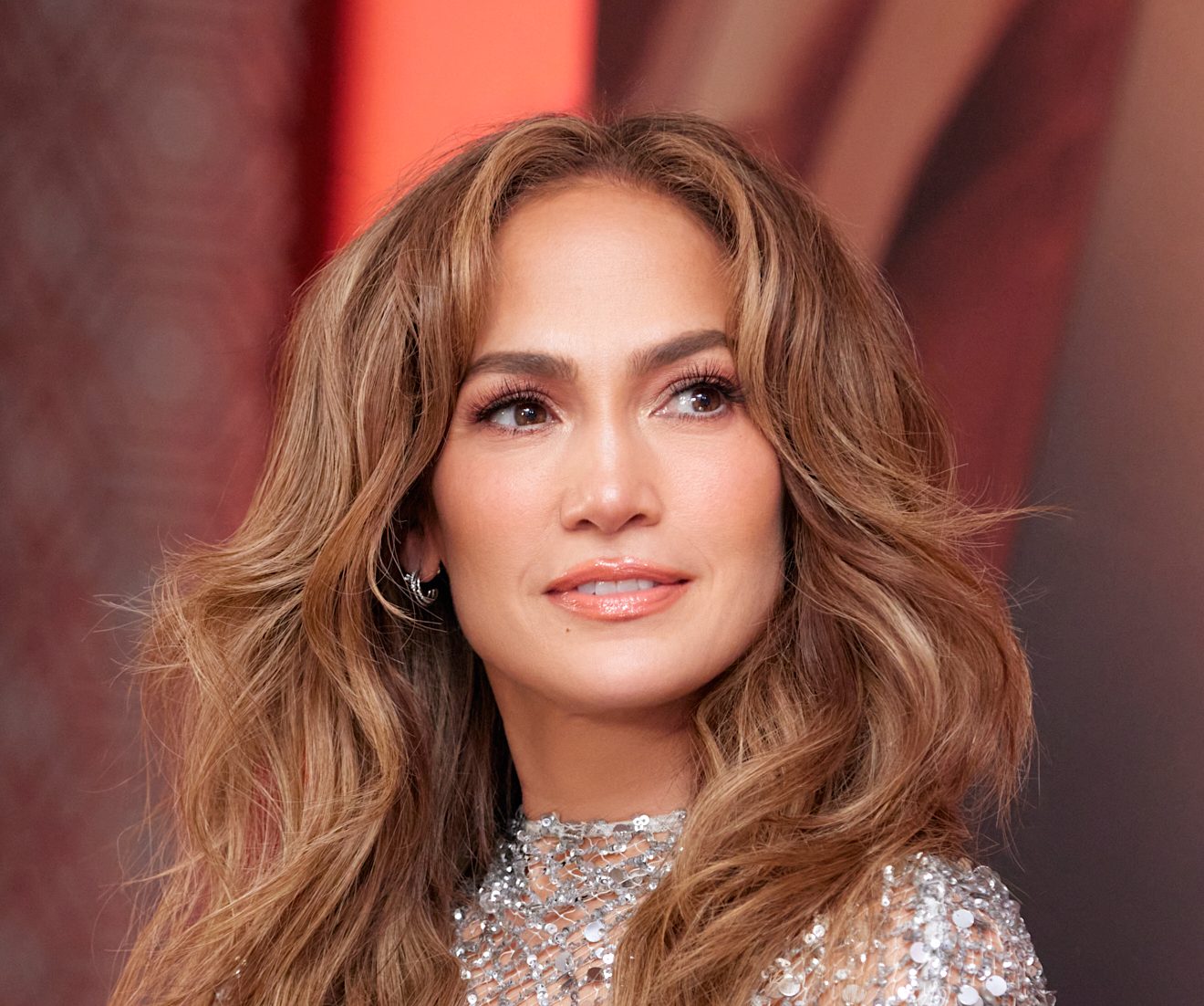 photo:-jennifer-lopez-reappears-radiant-and-happy-on-social-media-and-without-a-ring