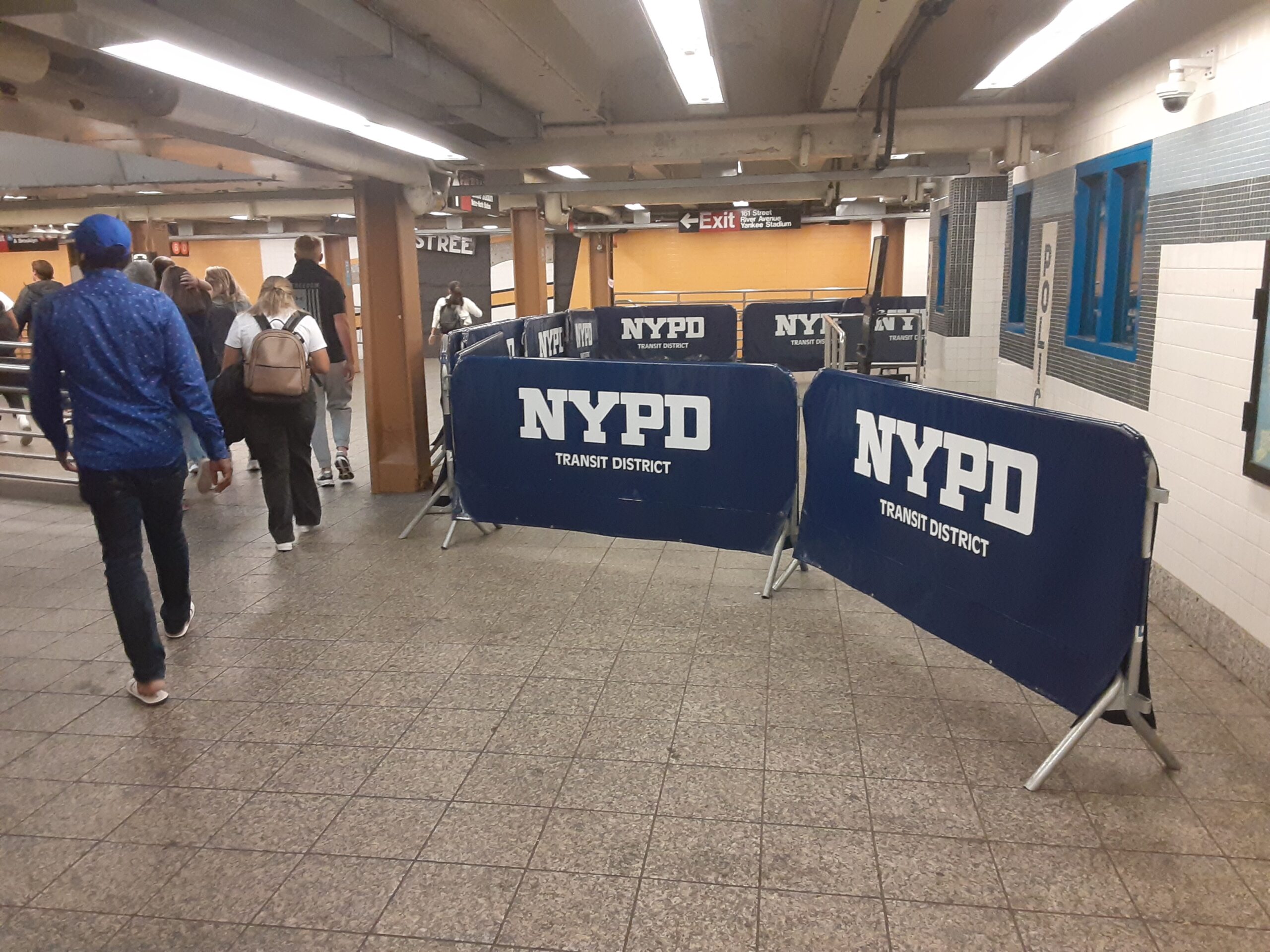 metal-detectors-in-subway-stations-hope-to-curb-gun-violence-in-new-york