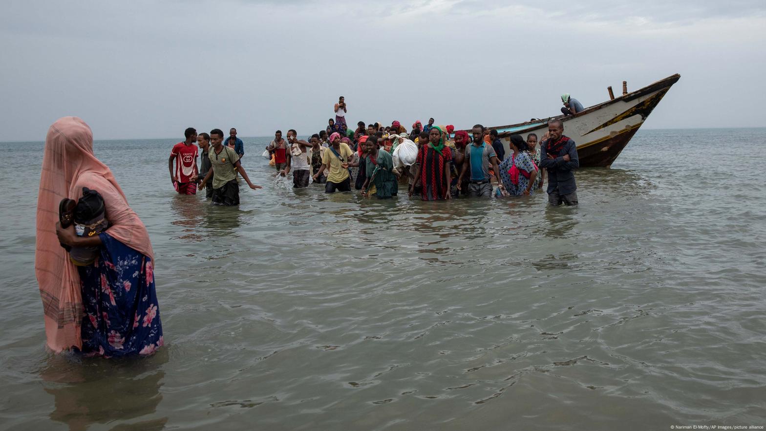 boat-carrying-45-refugees-capsizes-off-yemen