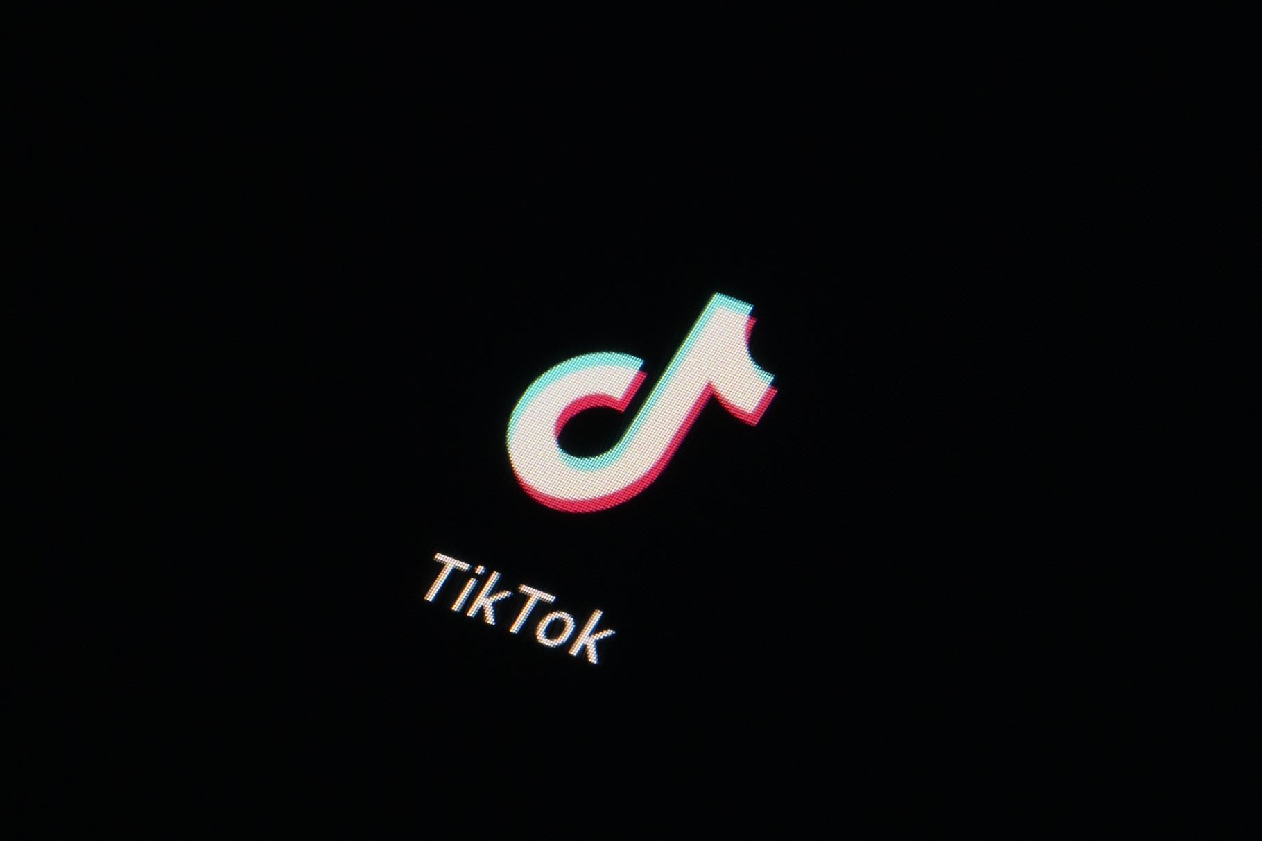 us-accuses-tiktok-of-tracking-its-users'-opinions