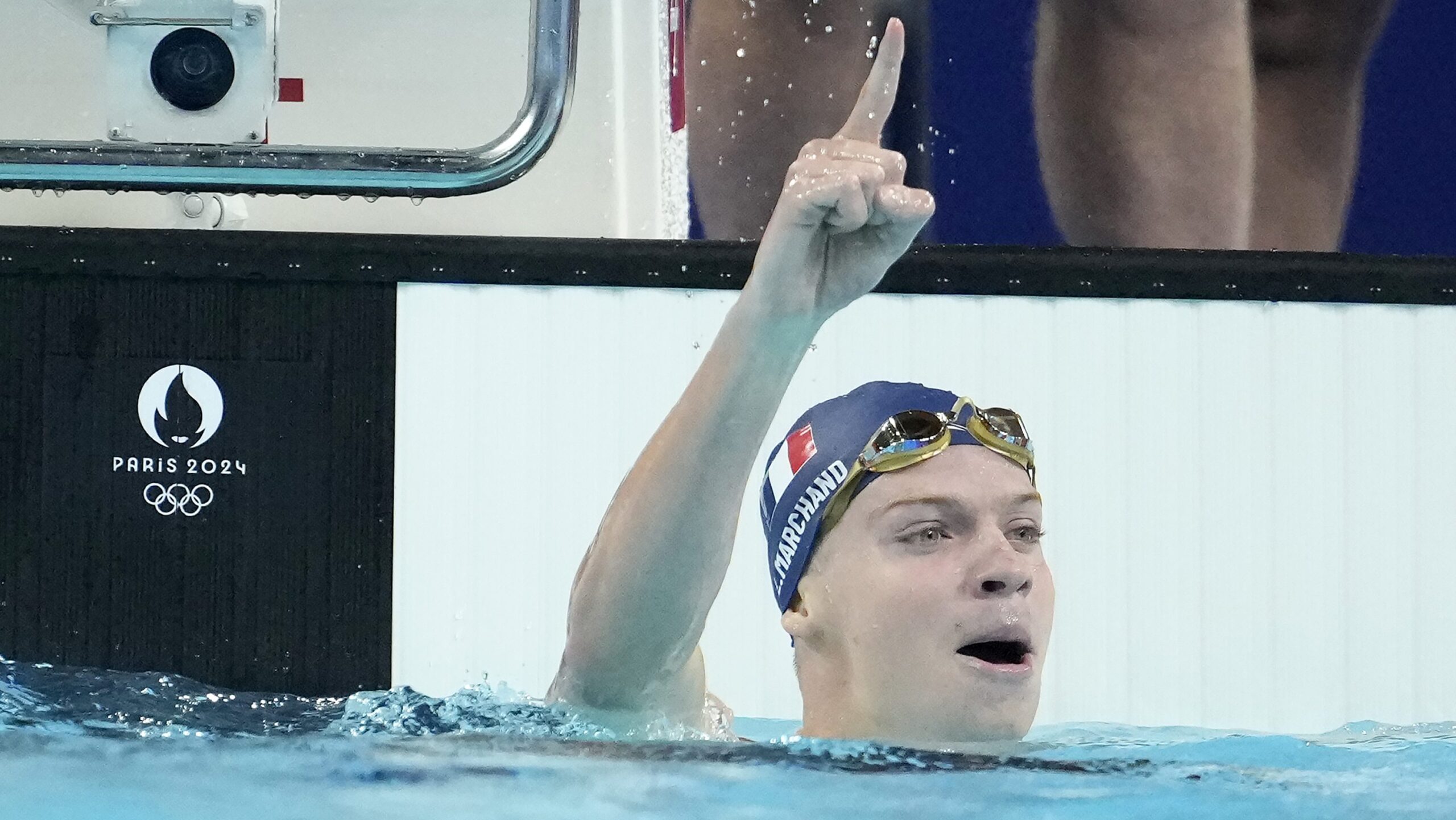 leon-marchand-breaks-michael-phelps'-olympic-record