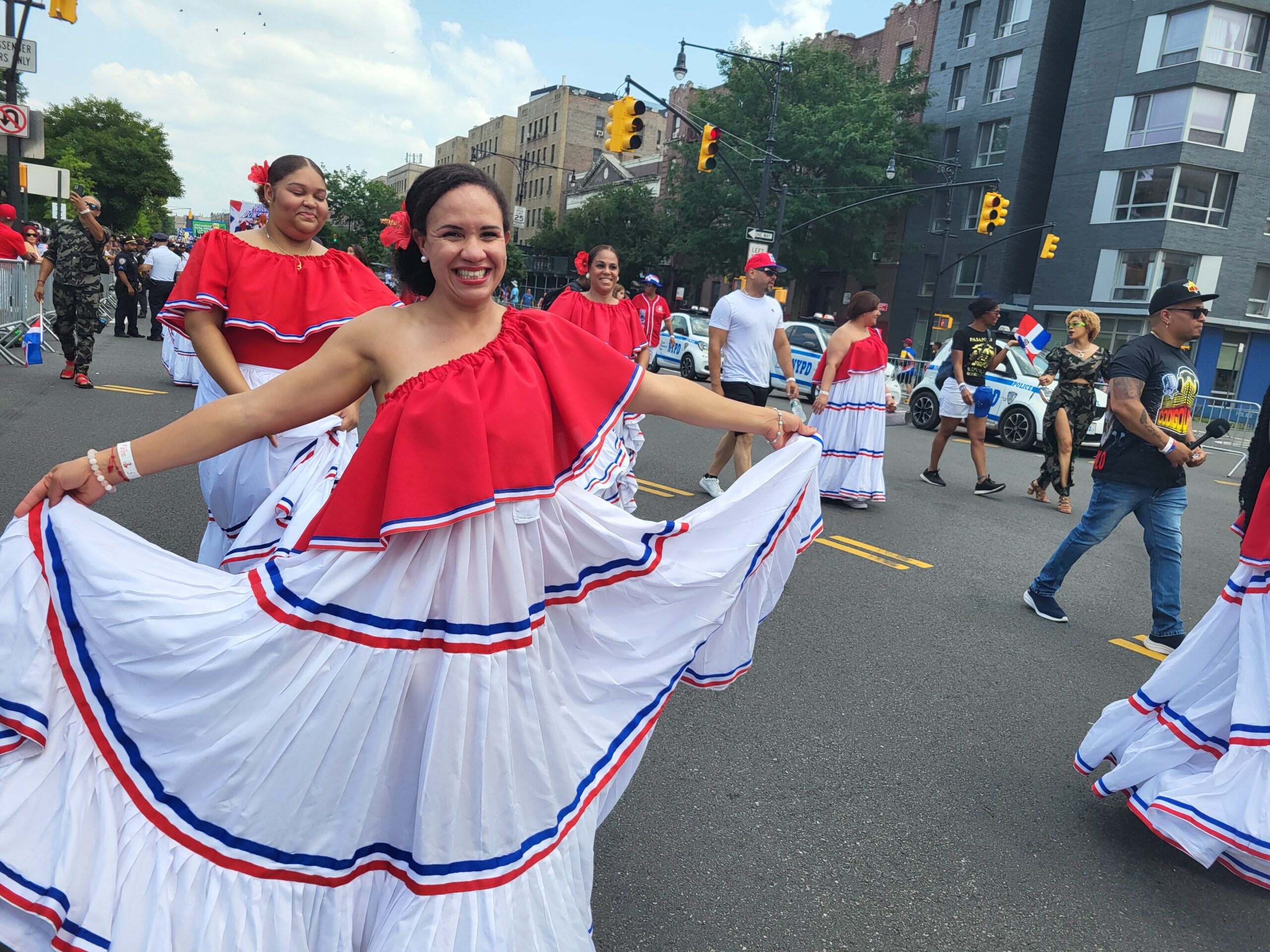 the-bronx-vibrates-with-a-new-edition-of-the-dominican-parade-in-the-bronx