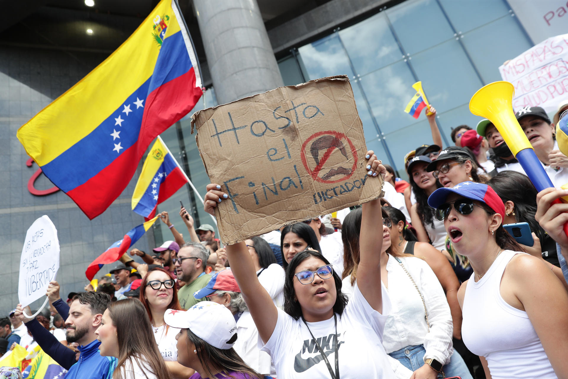 venezuelans-in-miami-demand-recognition-of-opposition-victory-over-maduro