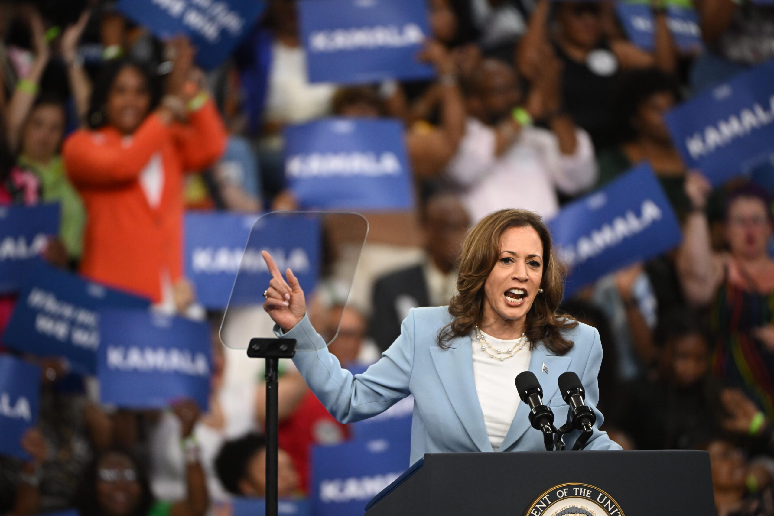 kamala-harris-to-trump:-“if-you-have-something-to-say-to-me,-say-it-to-my-face”