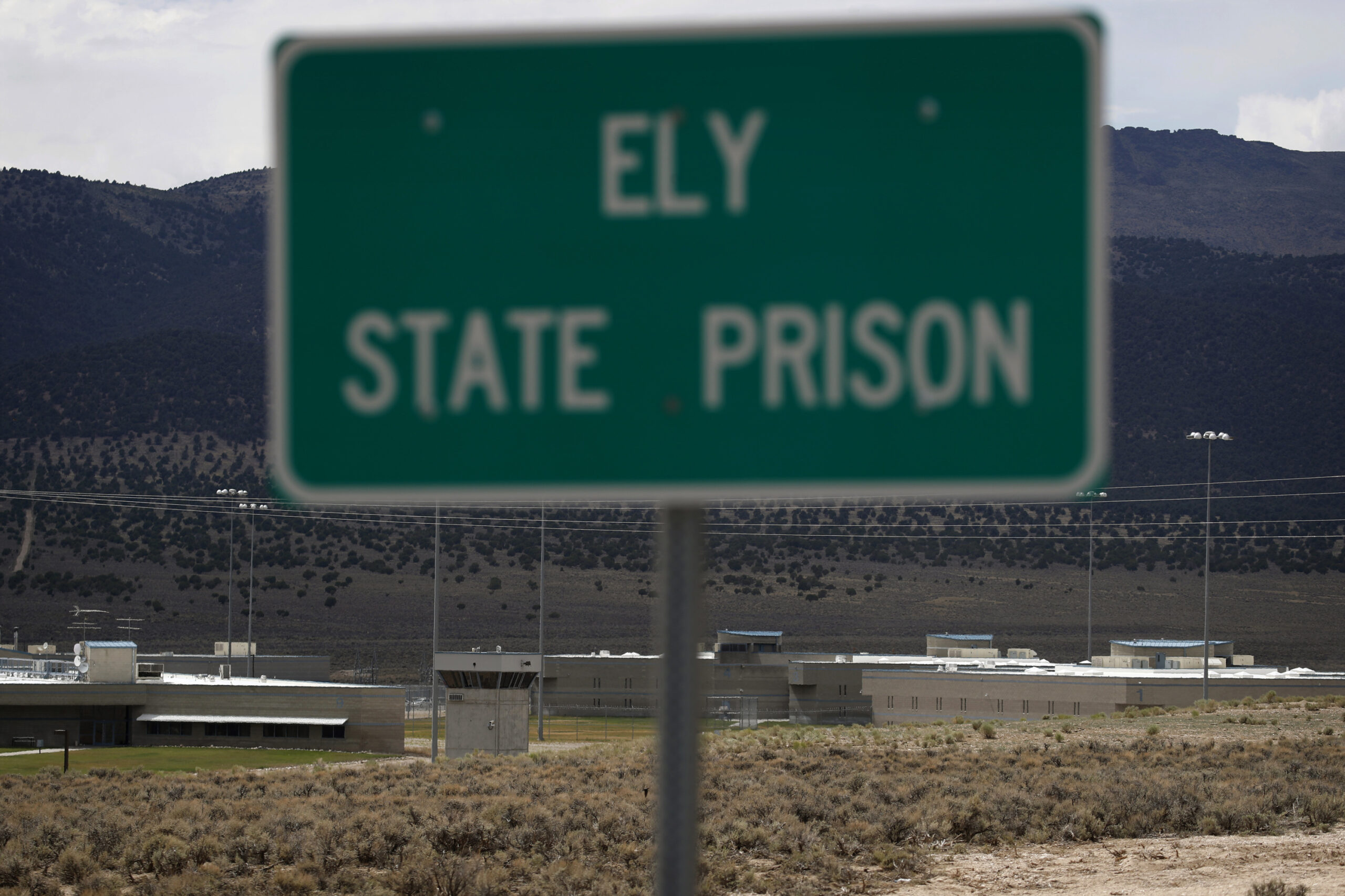 at-least-nine-inmates-stabbed-in-nevada-prison-fight,-three-of-them-dead