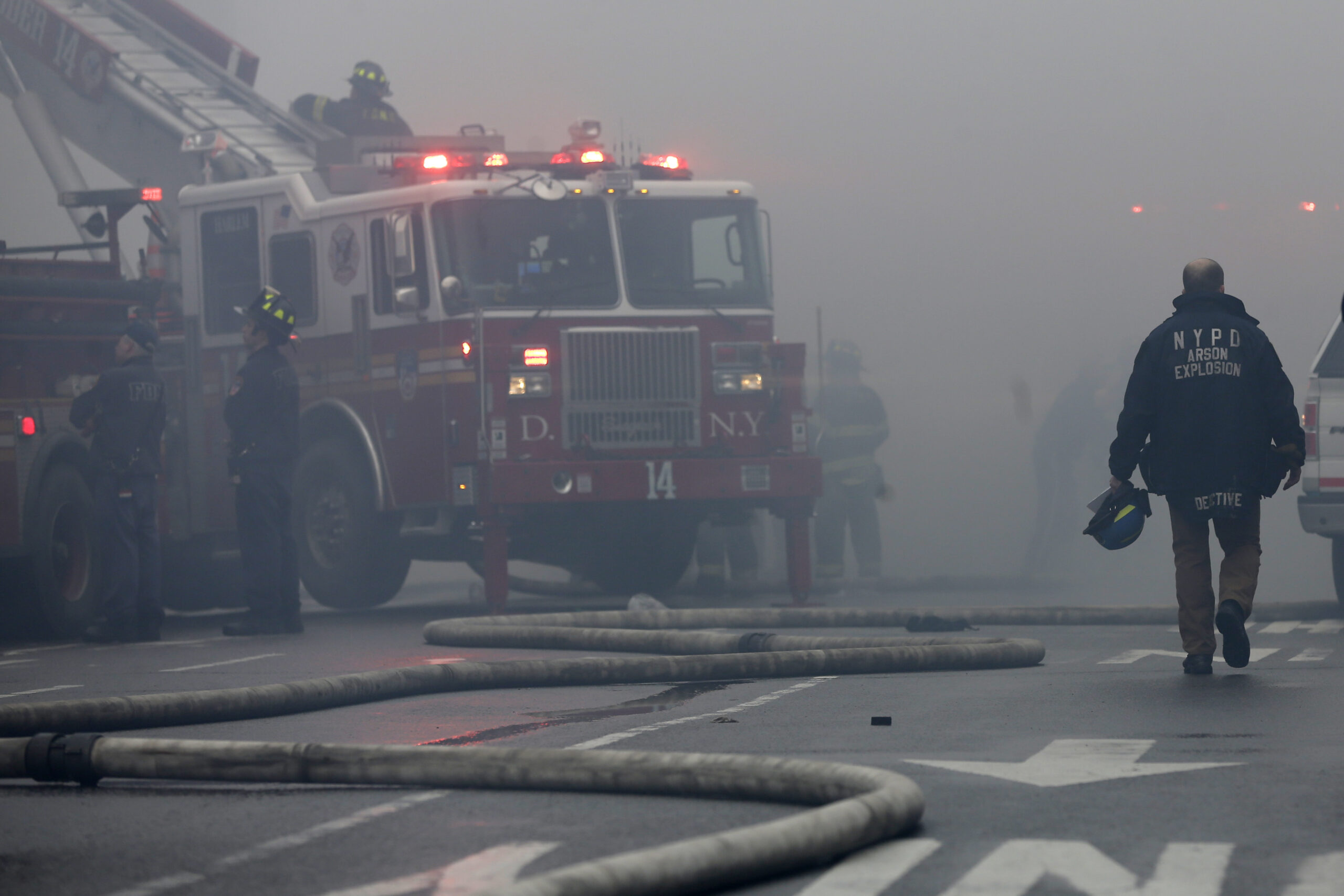 massive-fire-destroys-seven-homes-in-queens,-leaving-14-injured