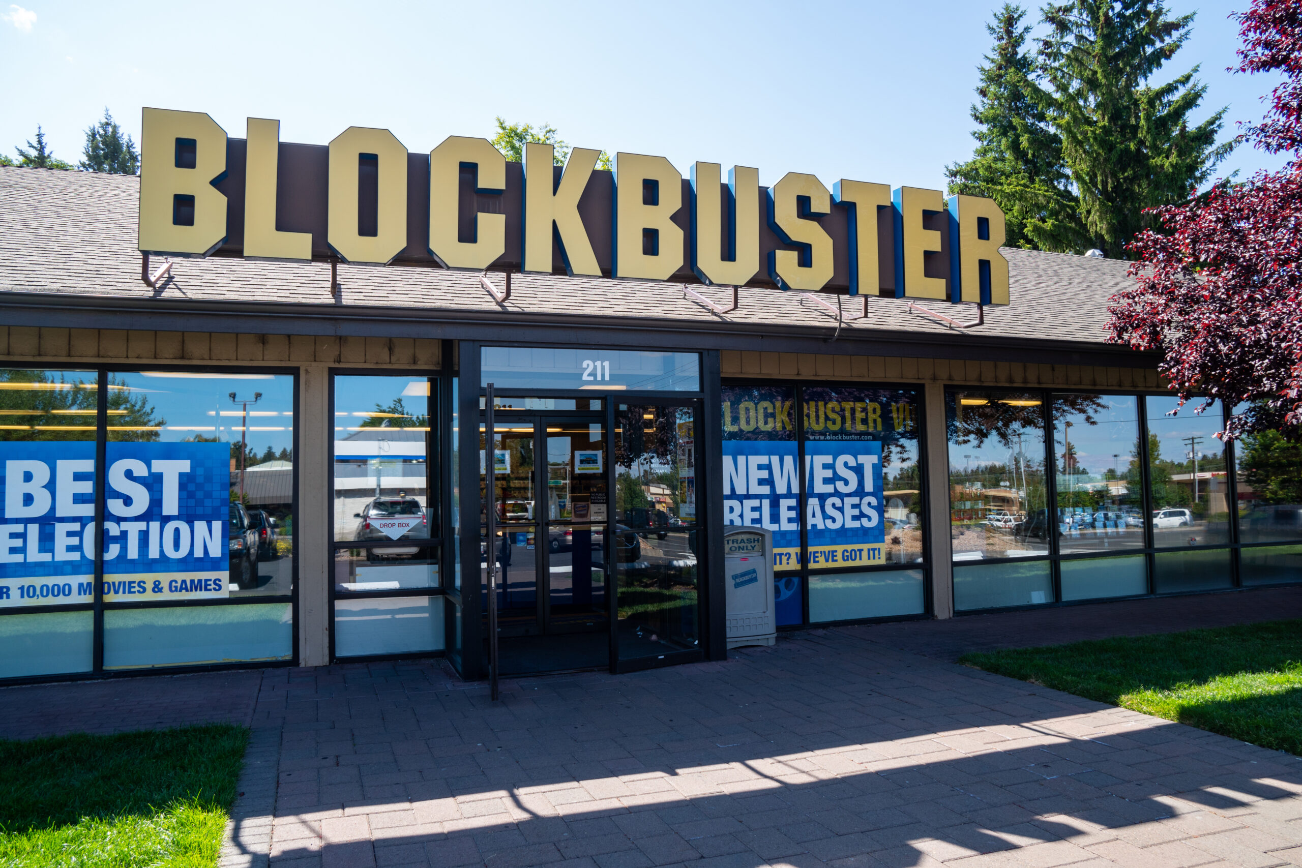 sleeping-in-the-world's-last-blockbuster-is-possible:-this-is-what-it-looks-like-inside