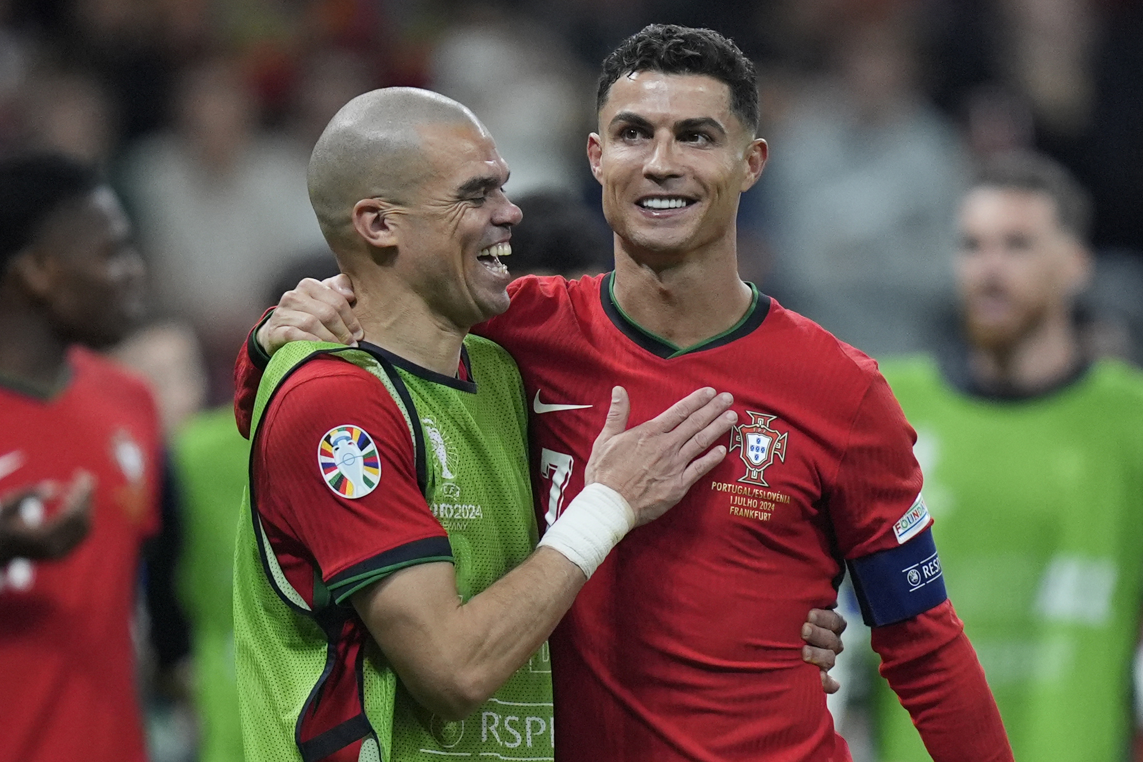 cristiano-ronaldo-sent-an-emotional-message-to-pepe-after-his-retirement