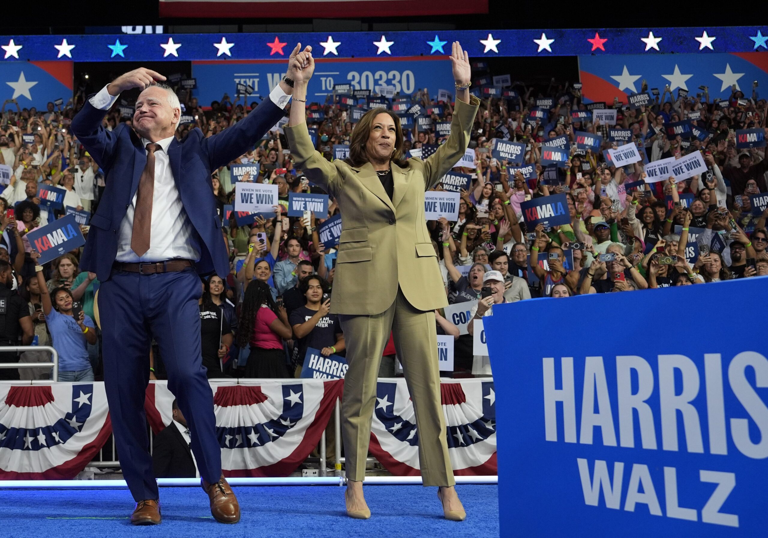 harris-and-walz-thrill-crowd-at-packed-phoenix-rally