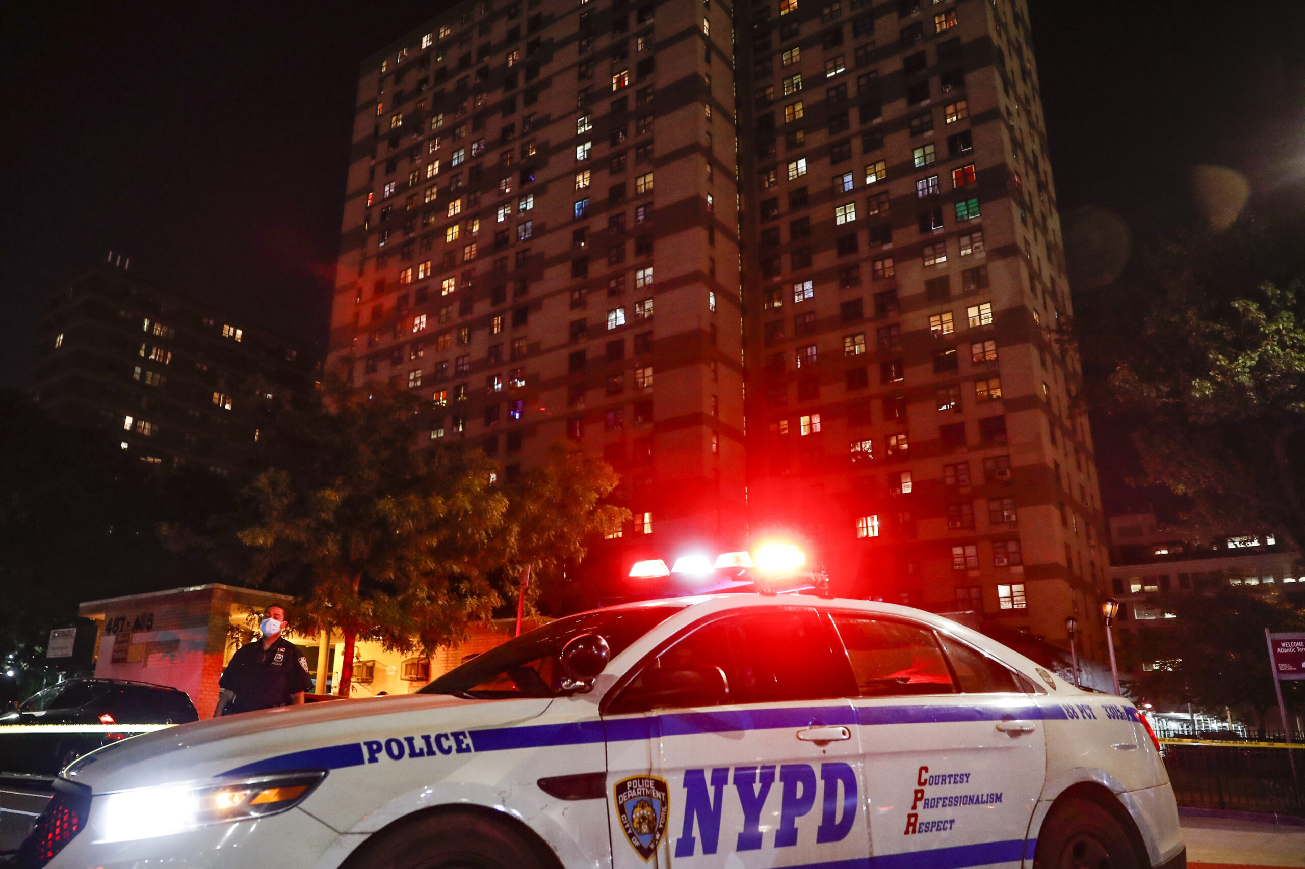 two-teenagers-stabbed-after-argument-in-manhattan-restaurant