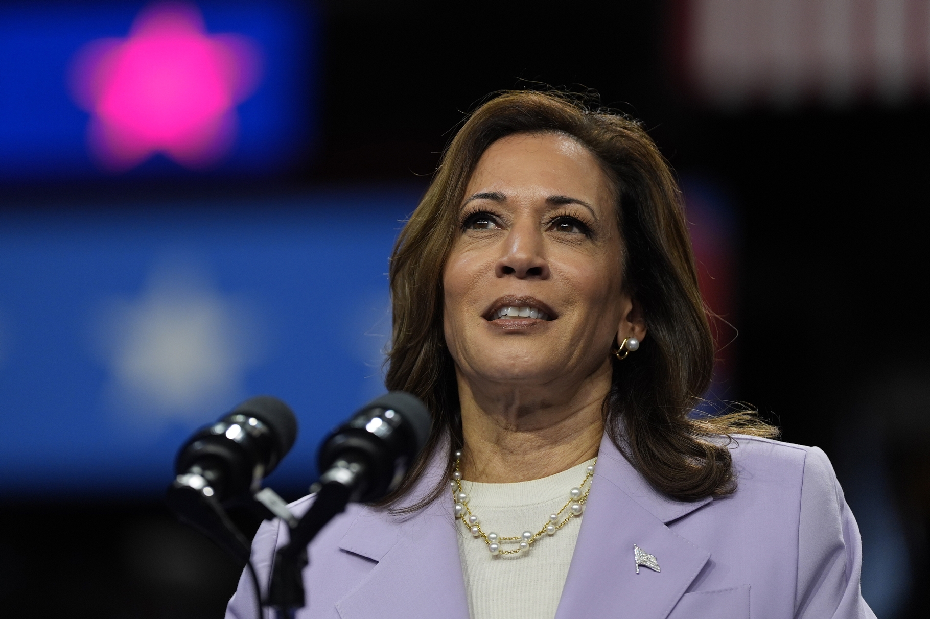 kamala-harris-boosts-campaign-with-record-attendance-and-million-dollar-donations