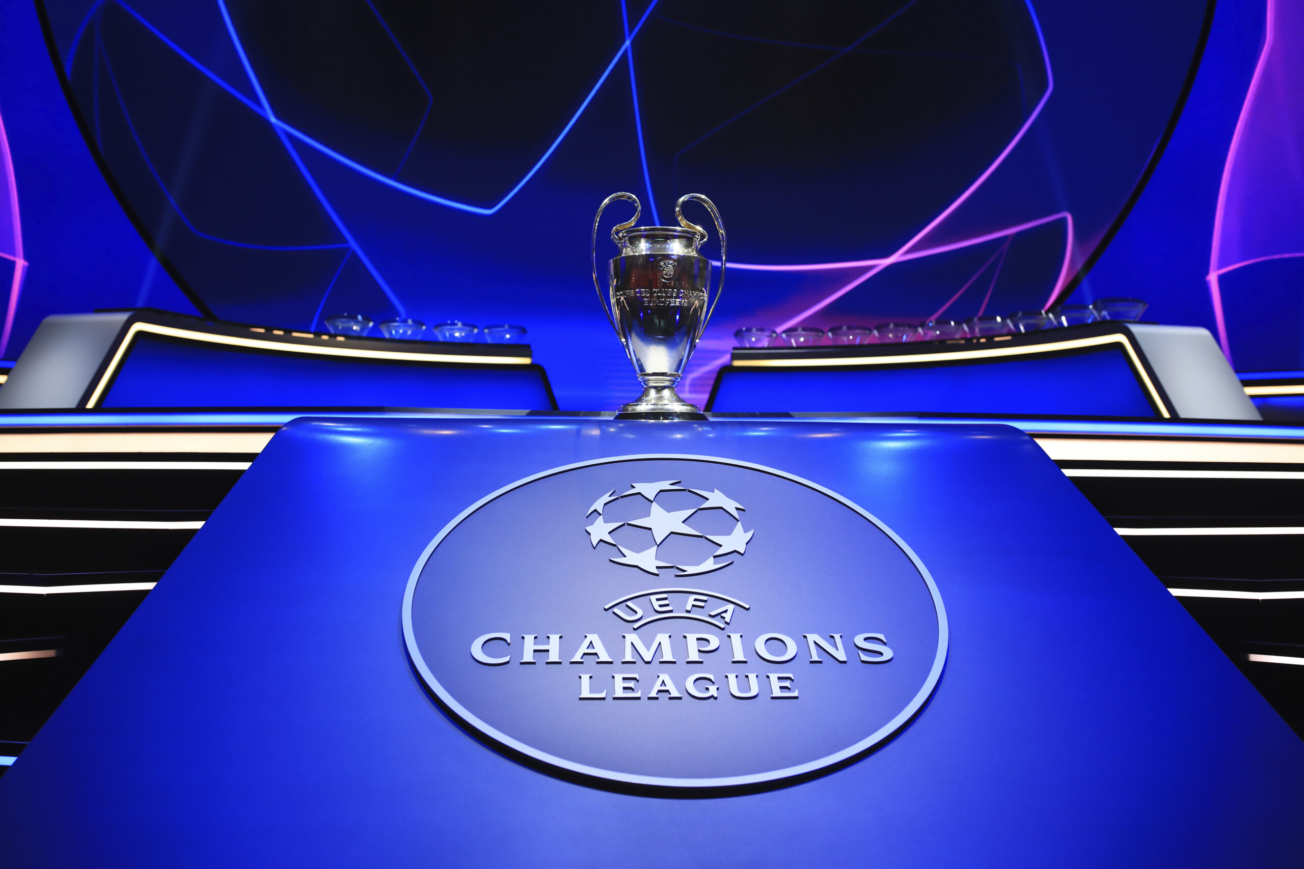 this-is-what-the-new-“hybrid”-format-of-the-champions-league-draw-will-look-like