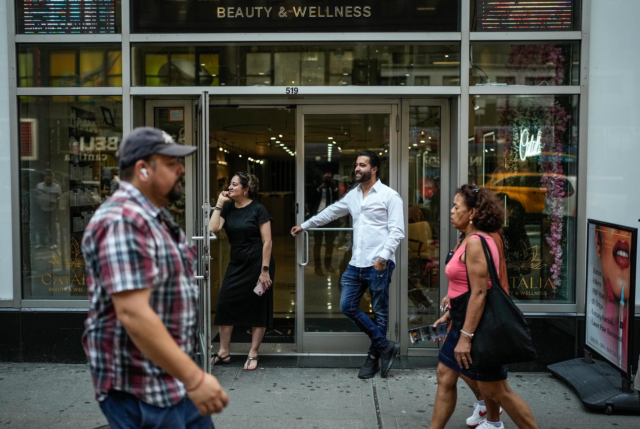 every-month,-nyc-businesses-with-scaffolding-on-their-sidewalks-lose-between-$4,000-and-$9,500