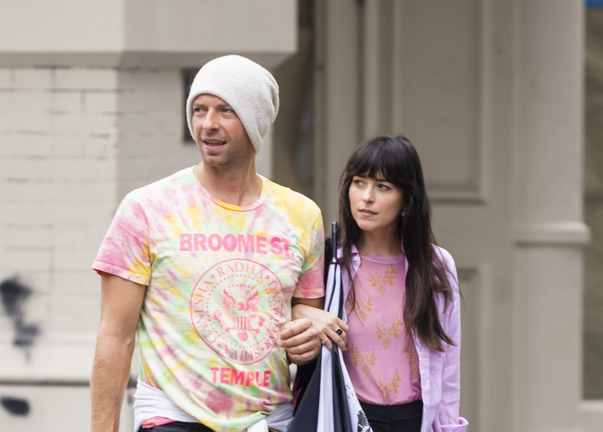 alleged-breakup-between-chris-martin-and-dakota-johnson-denied