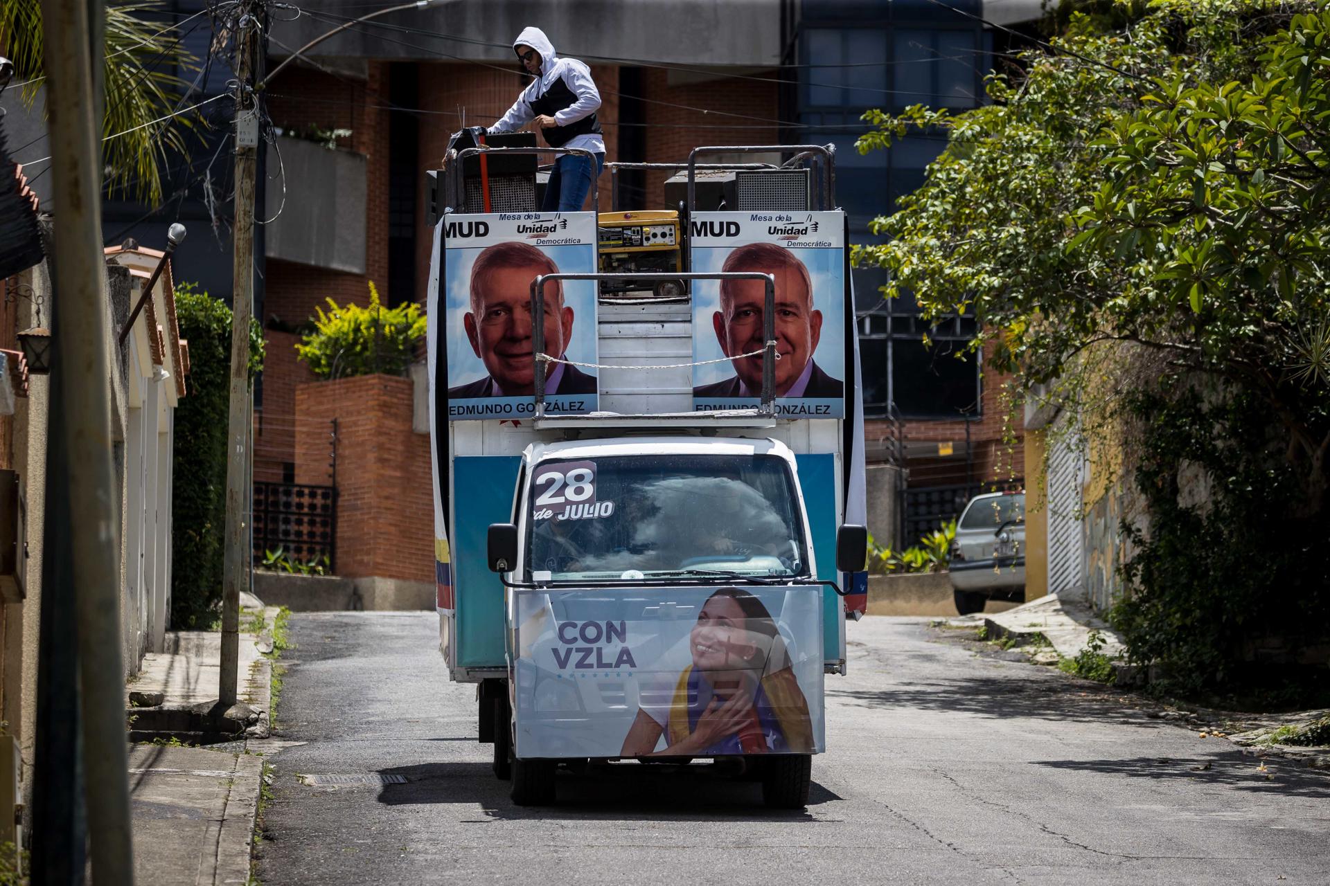 venezuela:-police-seize-caravan-truck-used-for-machado-marches,-opposition-says