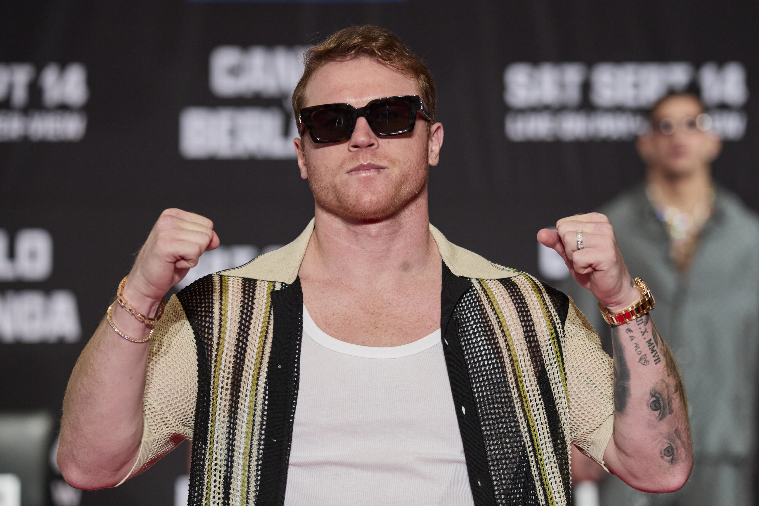 canelo-alvarez-sends-a-message-of-support-to-julio-cesar-chavez-jr.:-“i-am-very-happy-to-see-him-doing-well”