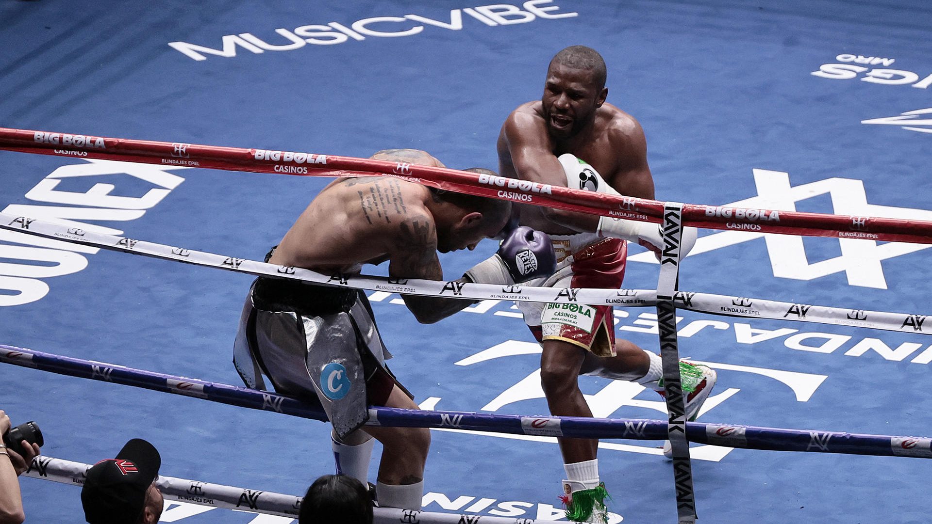 floyd-mayweather-remains-unbeaten-after-beating-john-gotti-iii-in-exhibition-fight