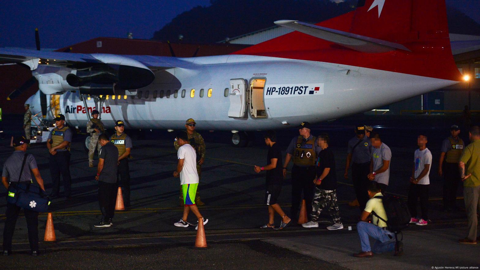 panama-deports-first-group-of-ecuadorian-migrants-after-agreement-with-us