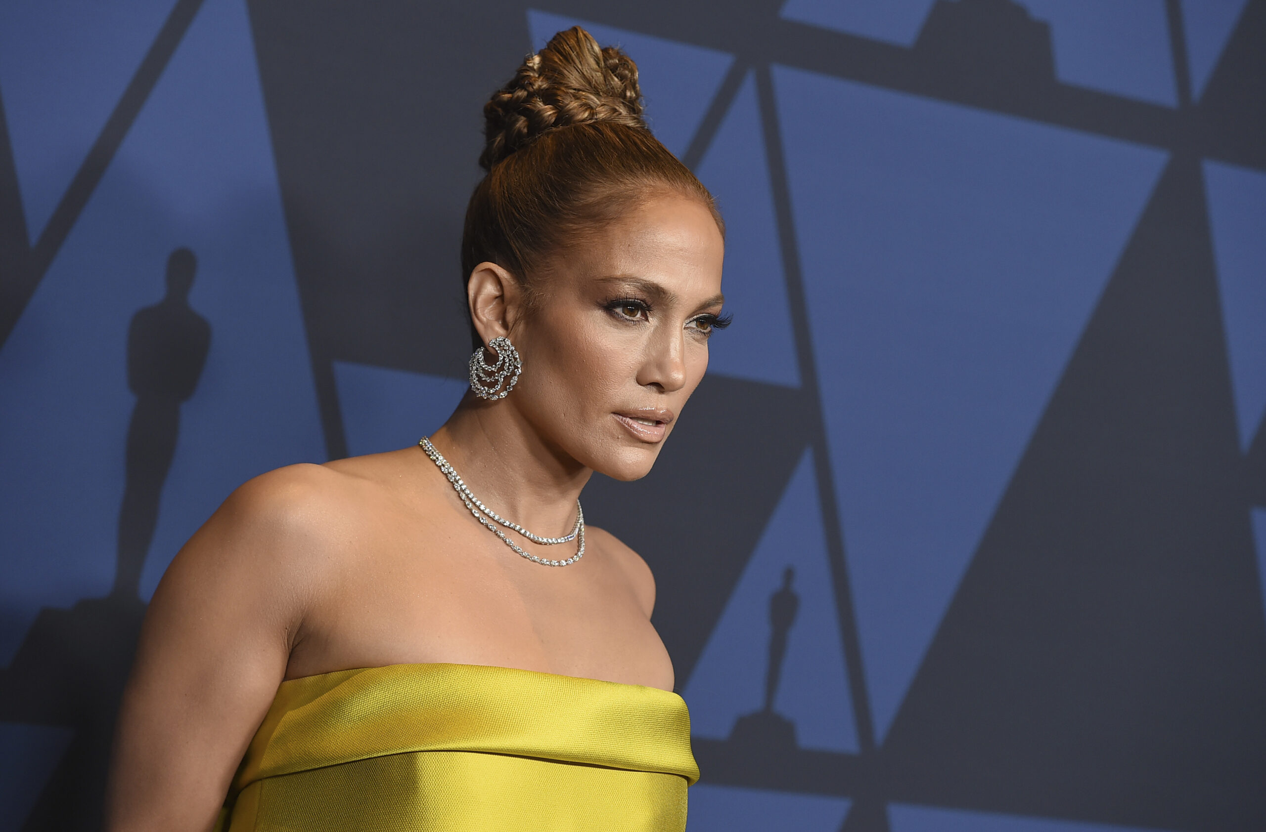 jennifer-lopez-takes-her-belongings-out-of-the-house-she-shared-with-ben-affleck