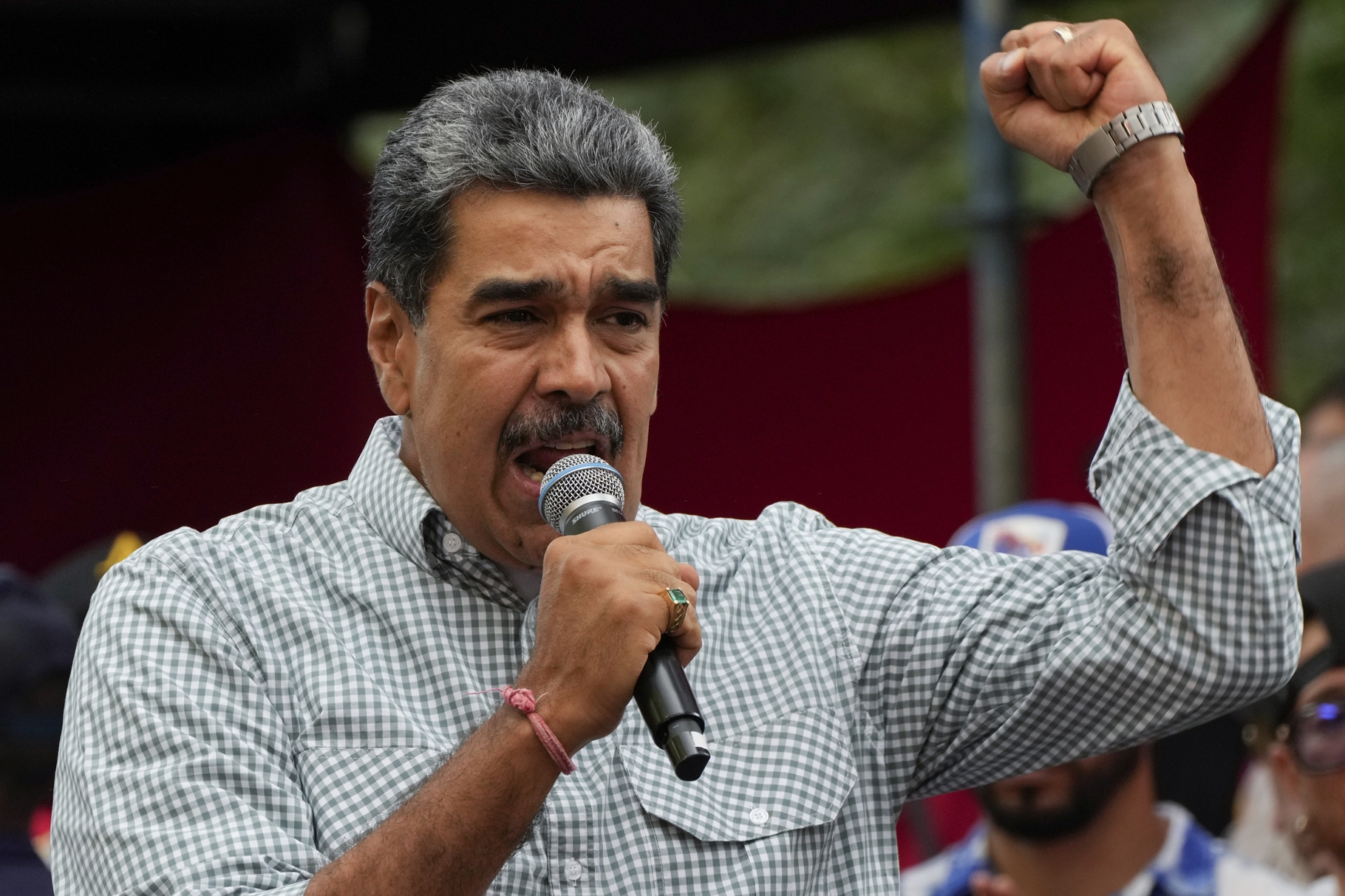 maduro-says-honduran-president-is-victim-of-us-'cruel-attack'