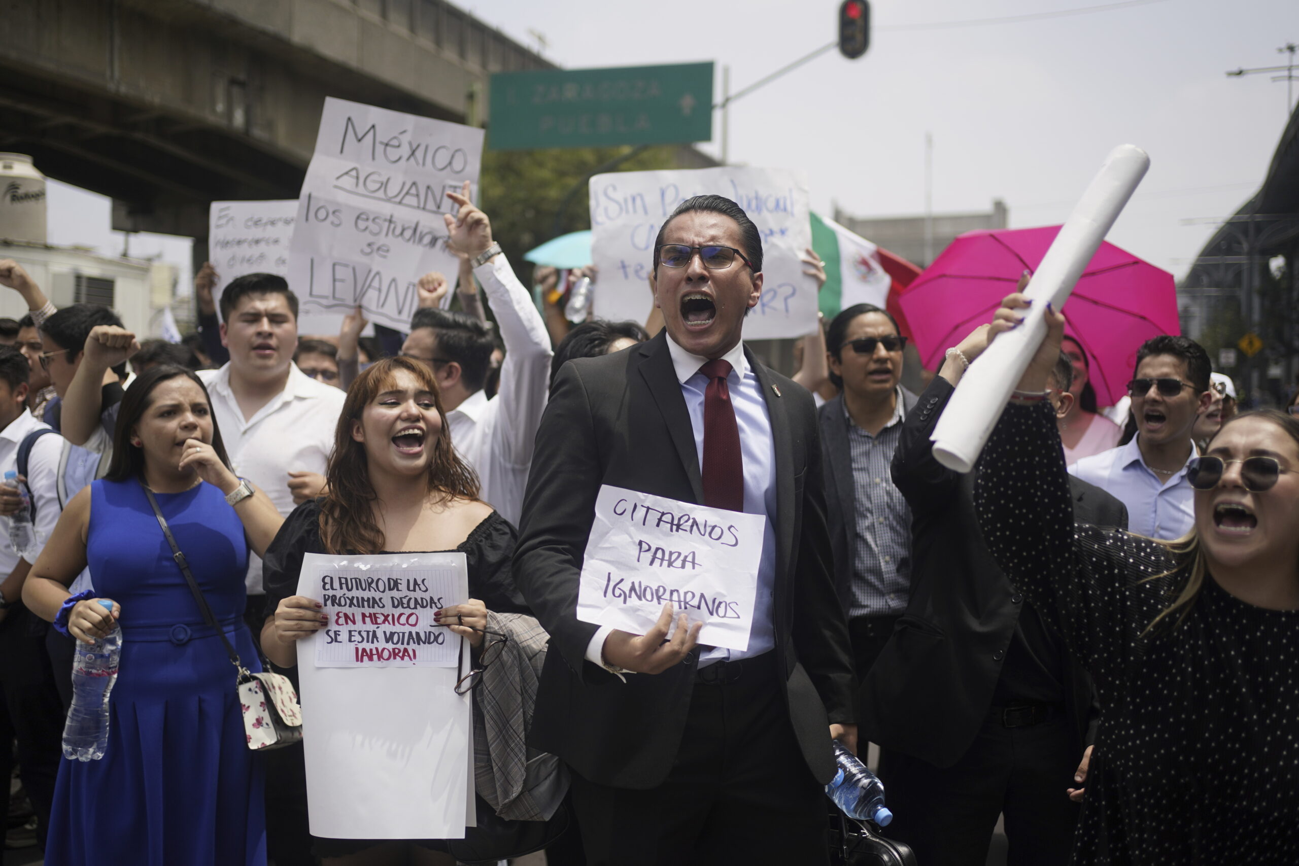 judges-protest-in-front-of-congress-against-controversial-judicial-reform