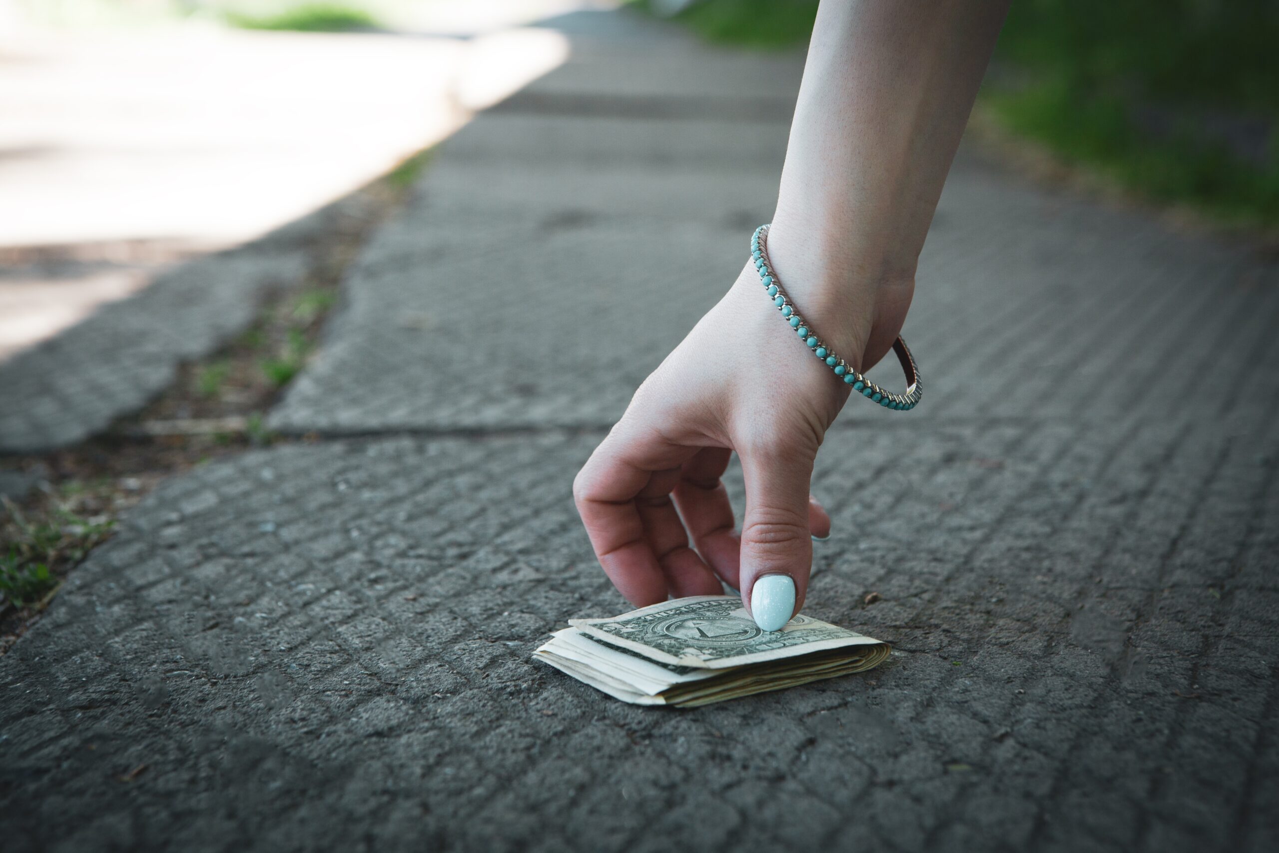 can-you-keep-money-you-find-on-the-street?