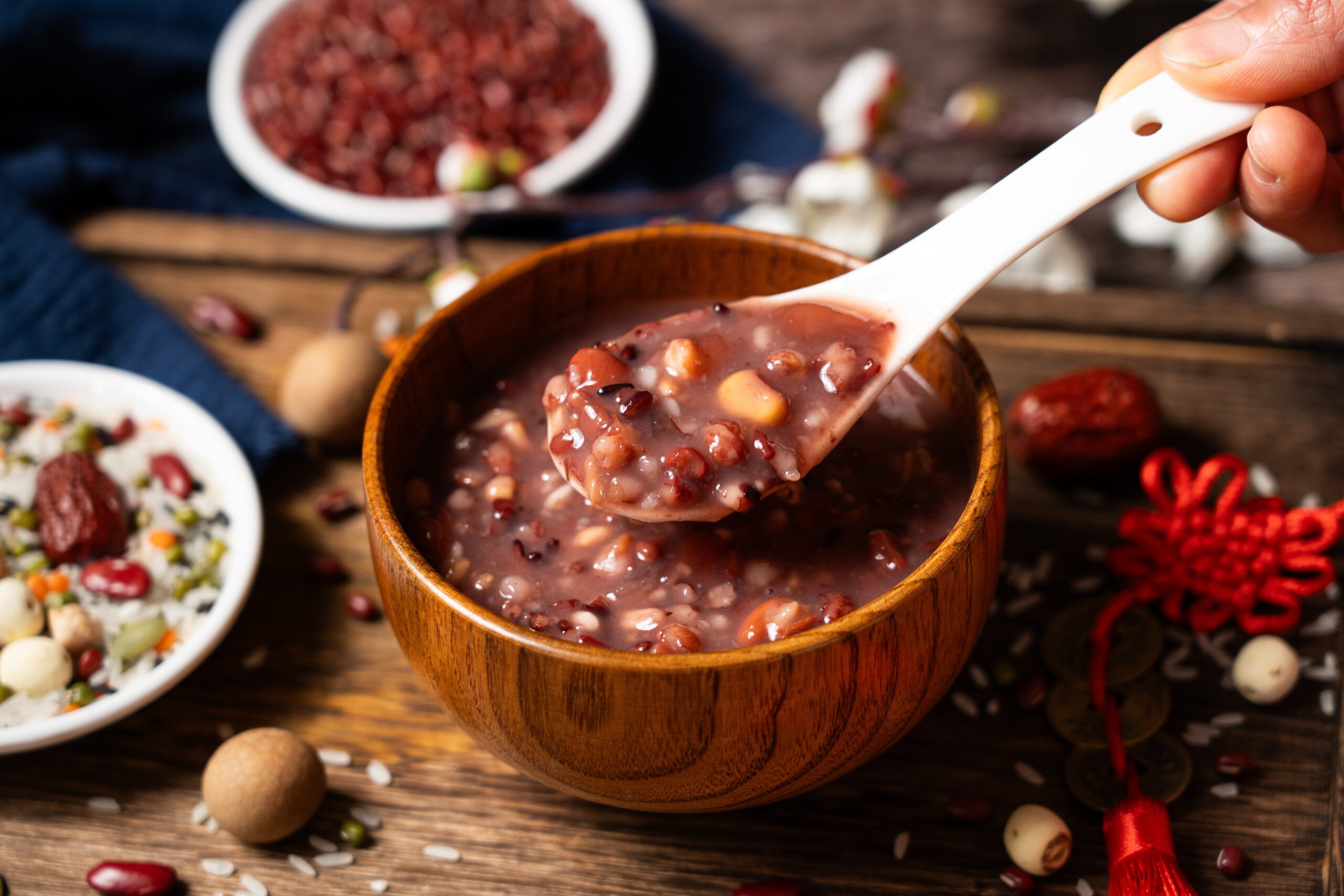 the-ingredient-to-season-the-beans-in-the-pot-so-that-they-are-thick