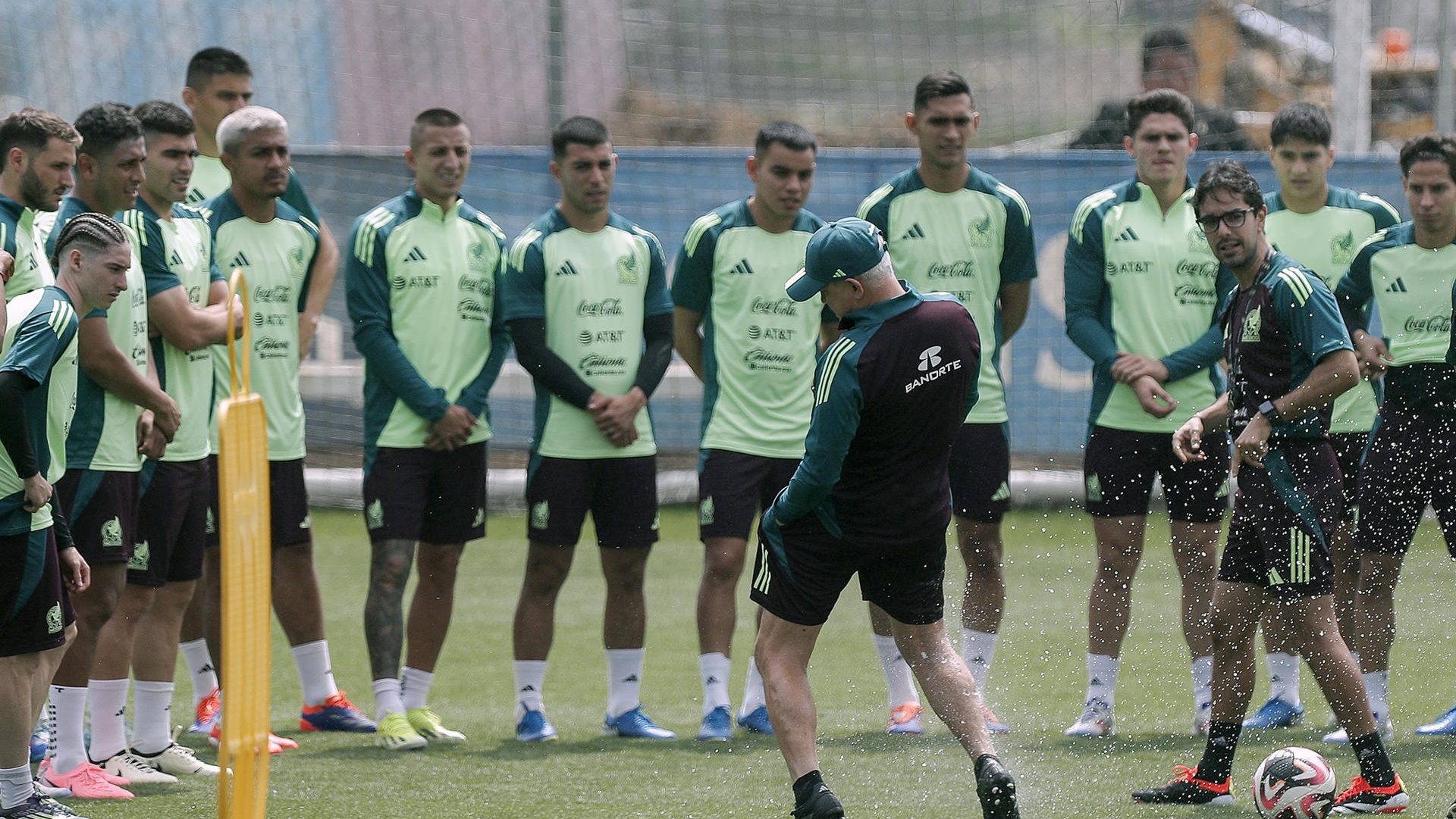 vasco-aguirre-unhappy-with-mexico-despite-3-0-thrashing-of-new-zealand