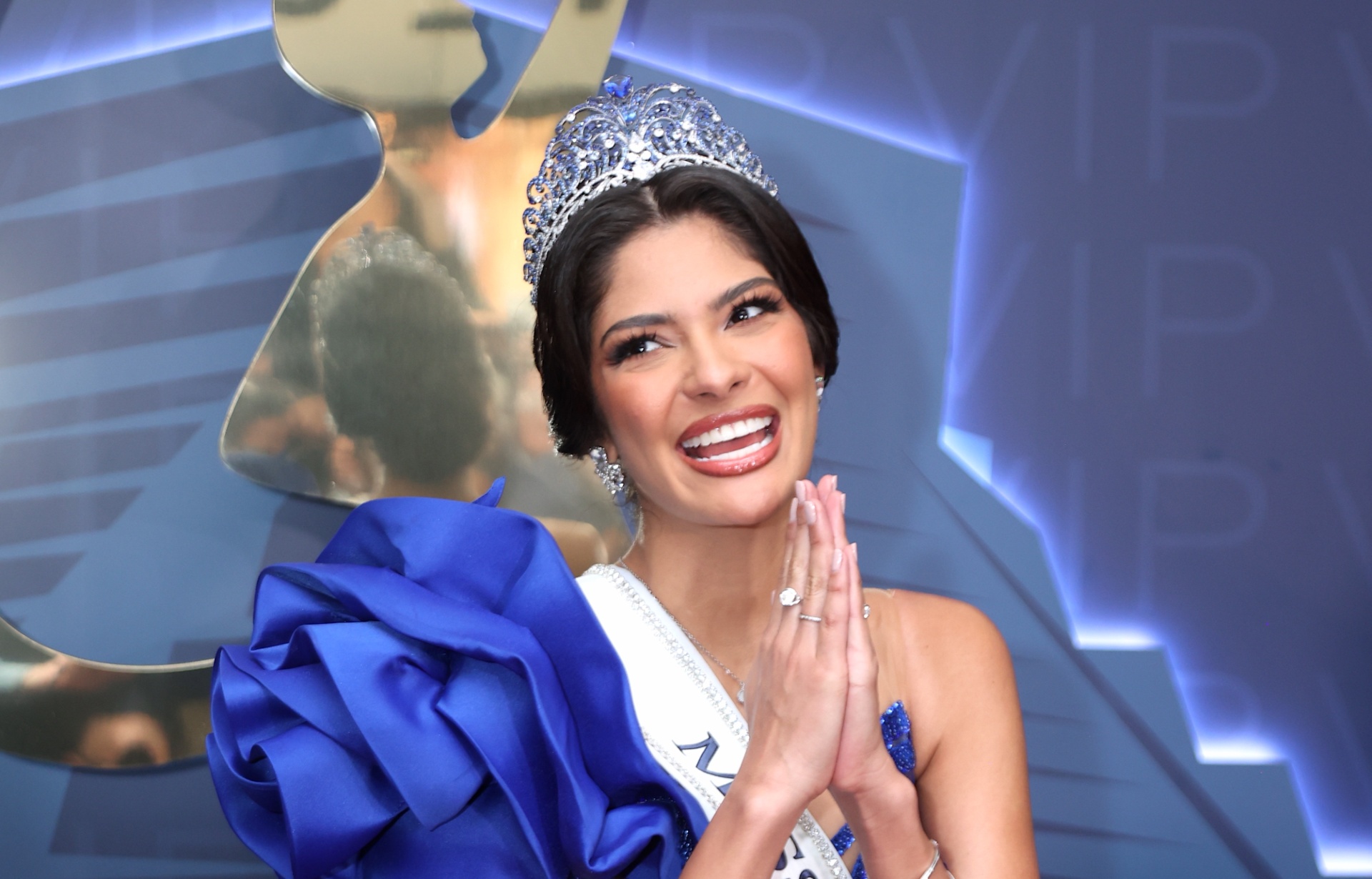 miss-universe-sheynnis-palacios-announces-romance-with-carlos-gomez!