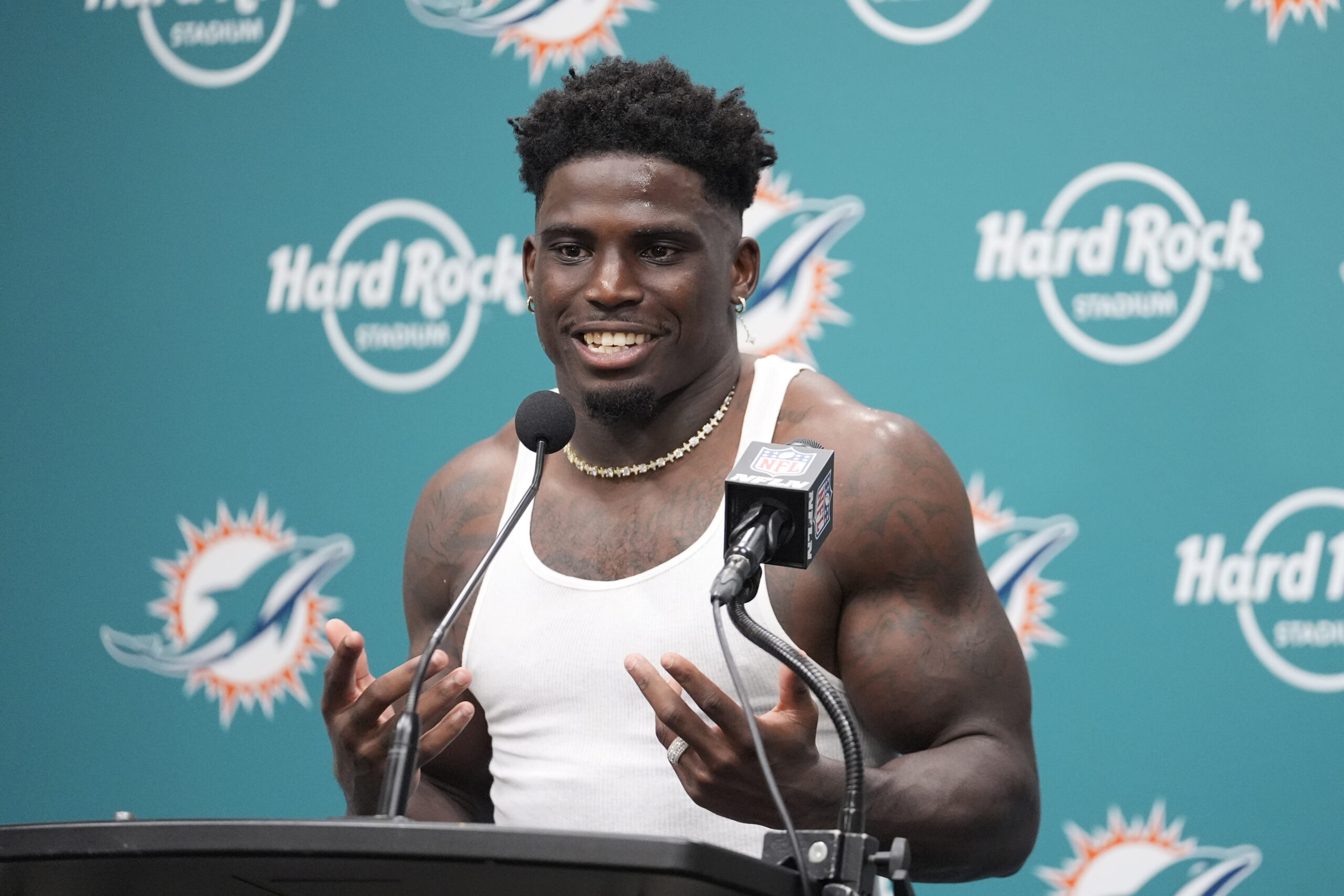 tyreek-hill-was-driving-60-miles-per-hour-before-his-arrest,-miami-police-say