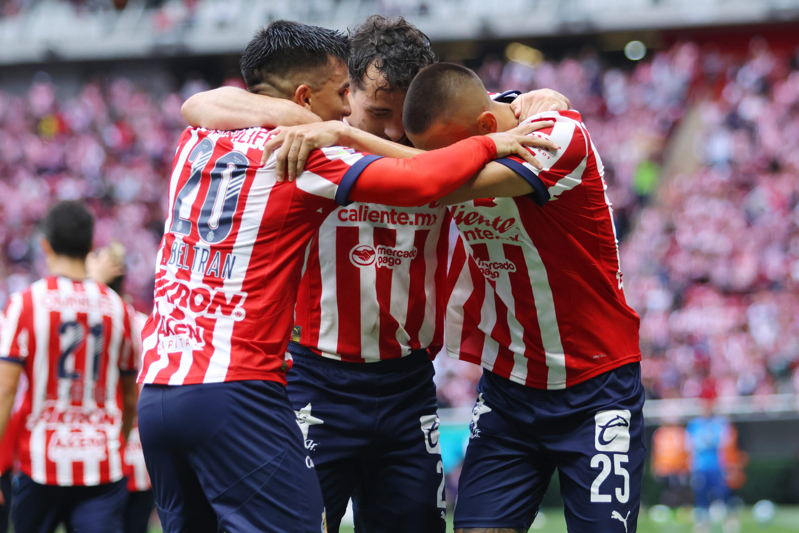 chivas-announced-two-renewals-before-facing-america