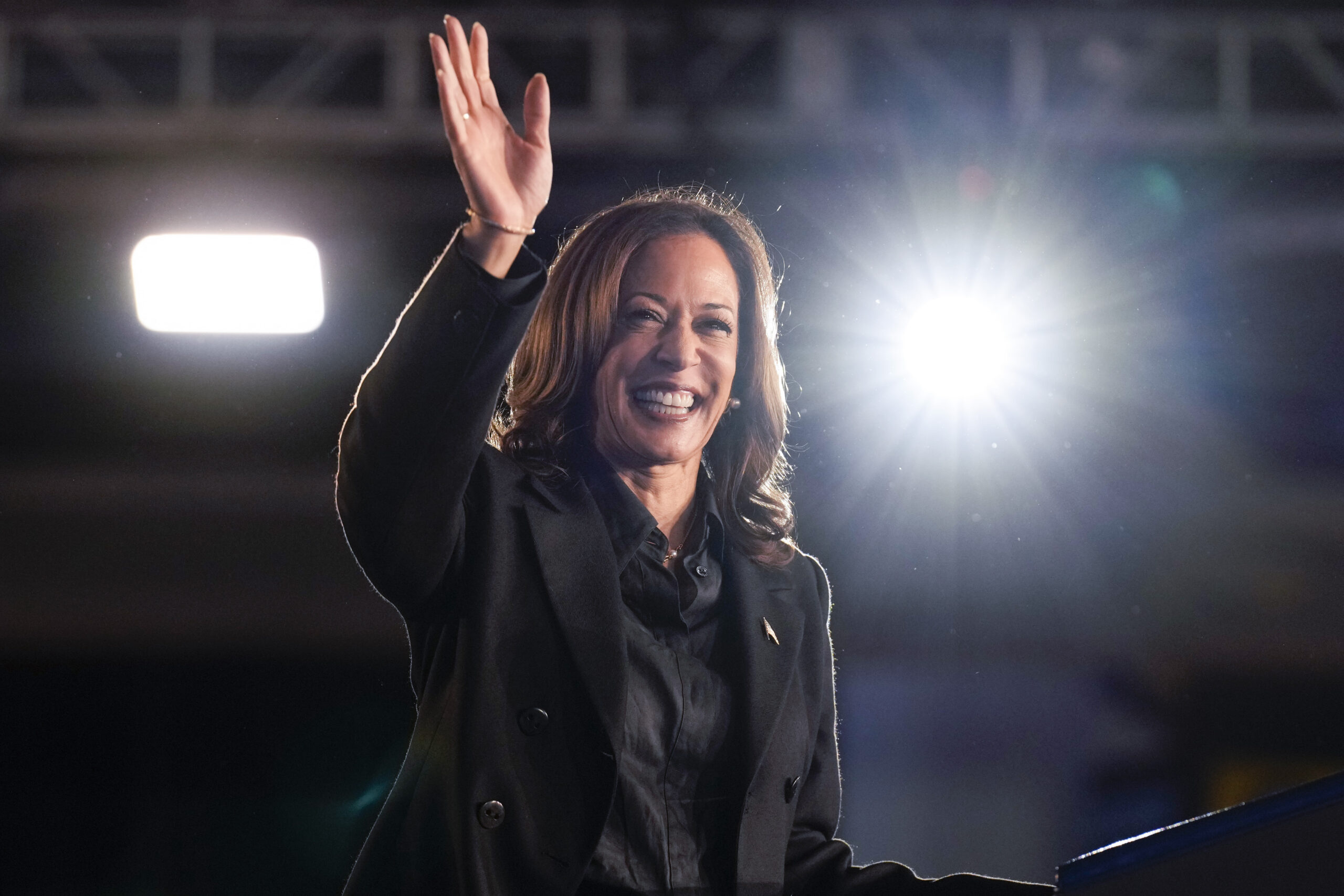 harris-aims-to-mobilize-latino-voters-during-hispanic-heritage-month