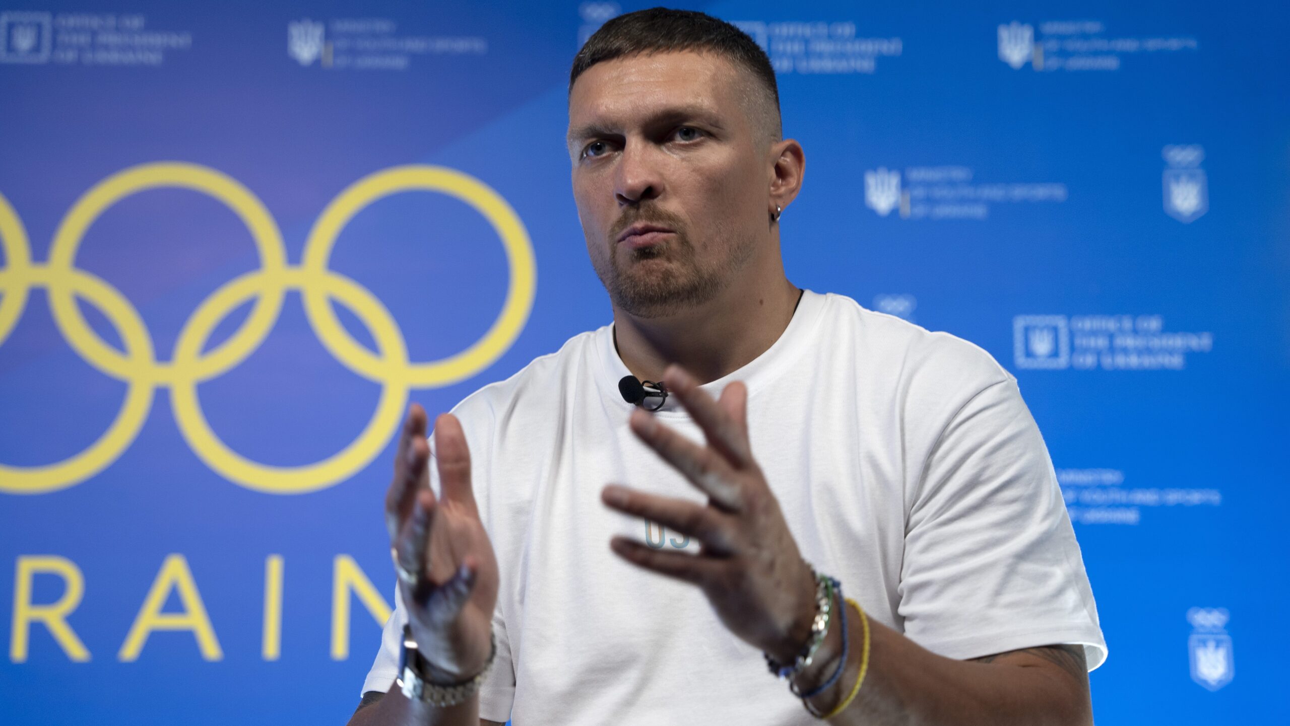 oleksandr-usyk-detained-by-police-at-polish-airport