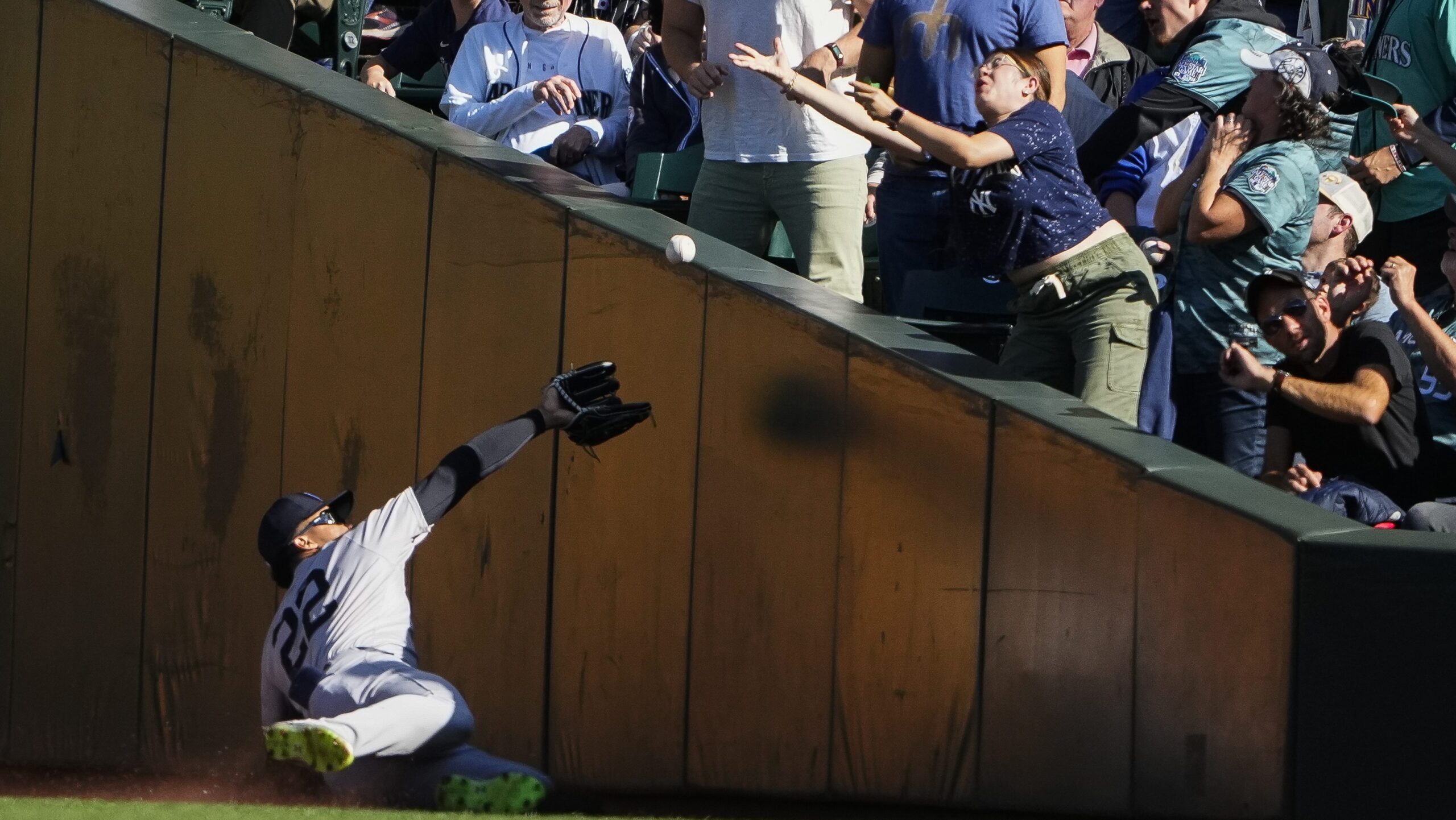 yankees-are-worried:-juan-soto-hurt-his-left-knee