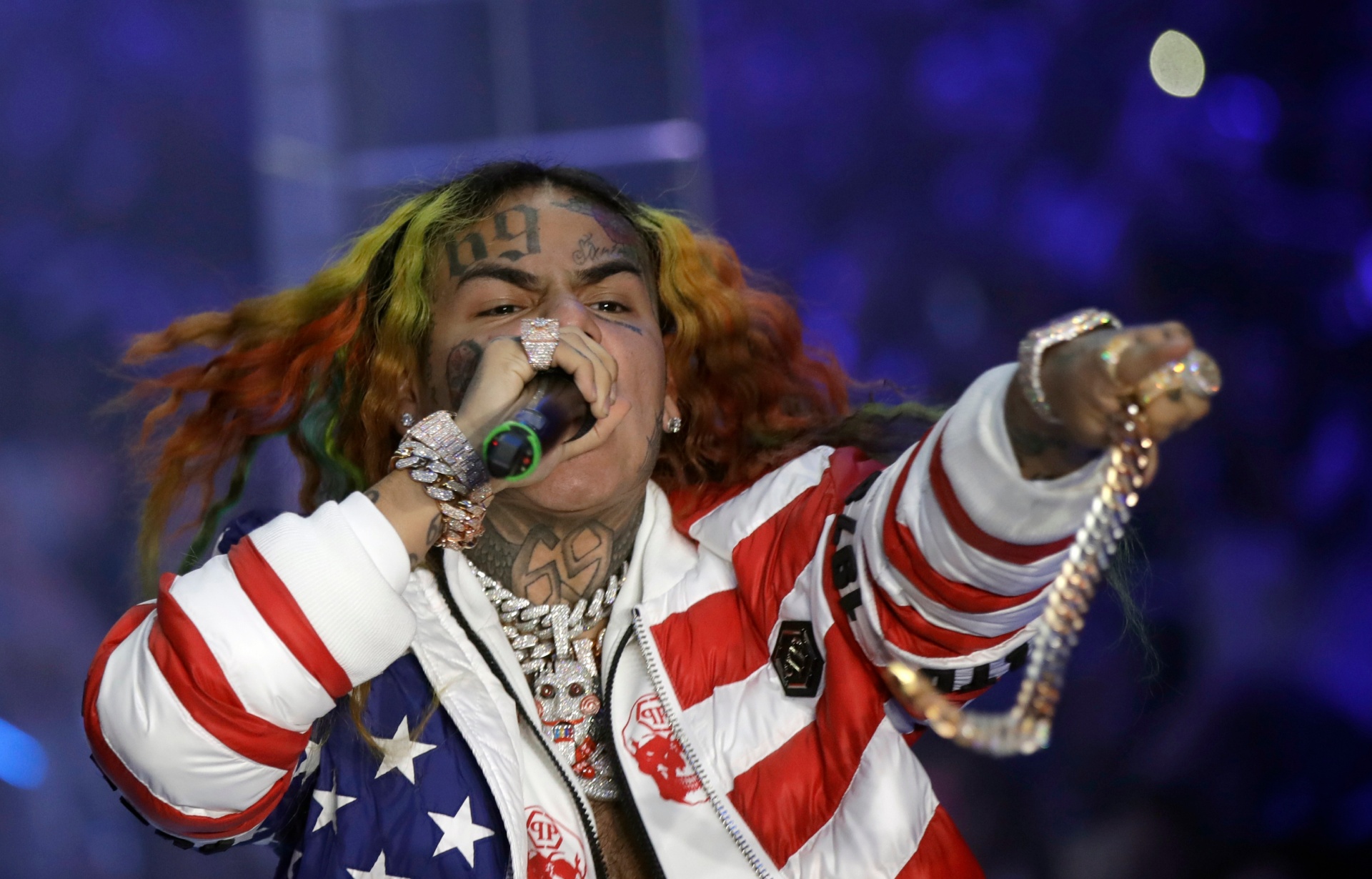 tekashi-harshly-criticizes-yailin:-'how-do-you-pay-me-like-this?'